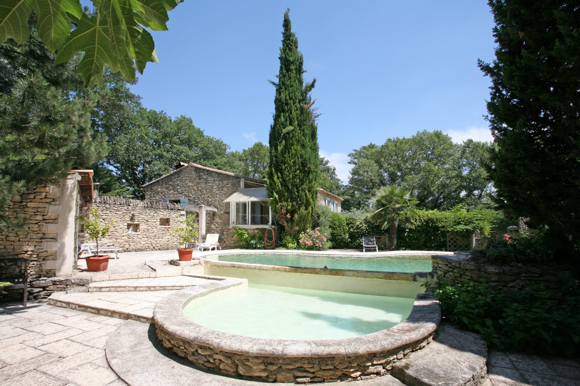 In Luberon, for sale, close to a selected village in Luberon, recent house with a garden and a swimming pool