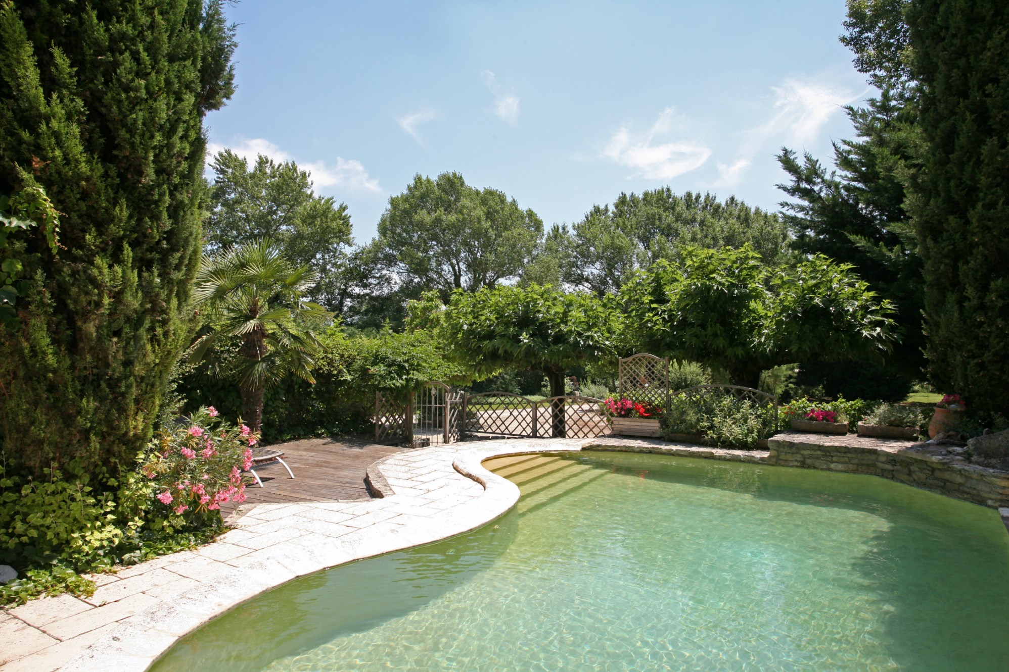 In Luberon, for sale, close to a selected village in Luberon, recent house with a garden and a swimming pool