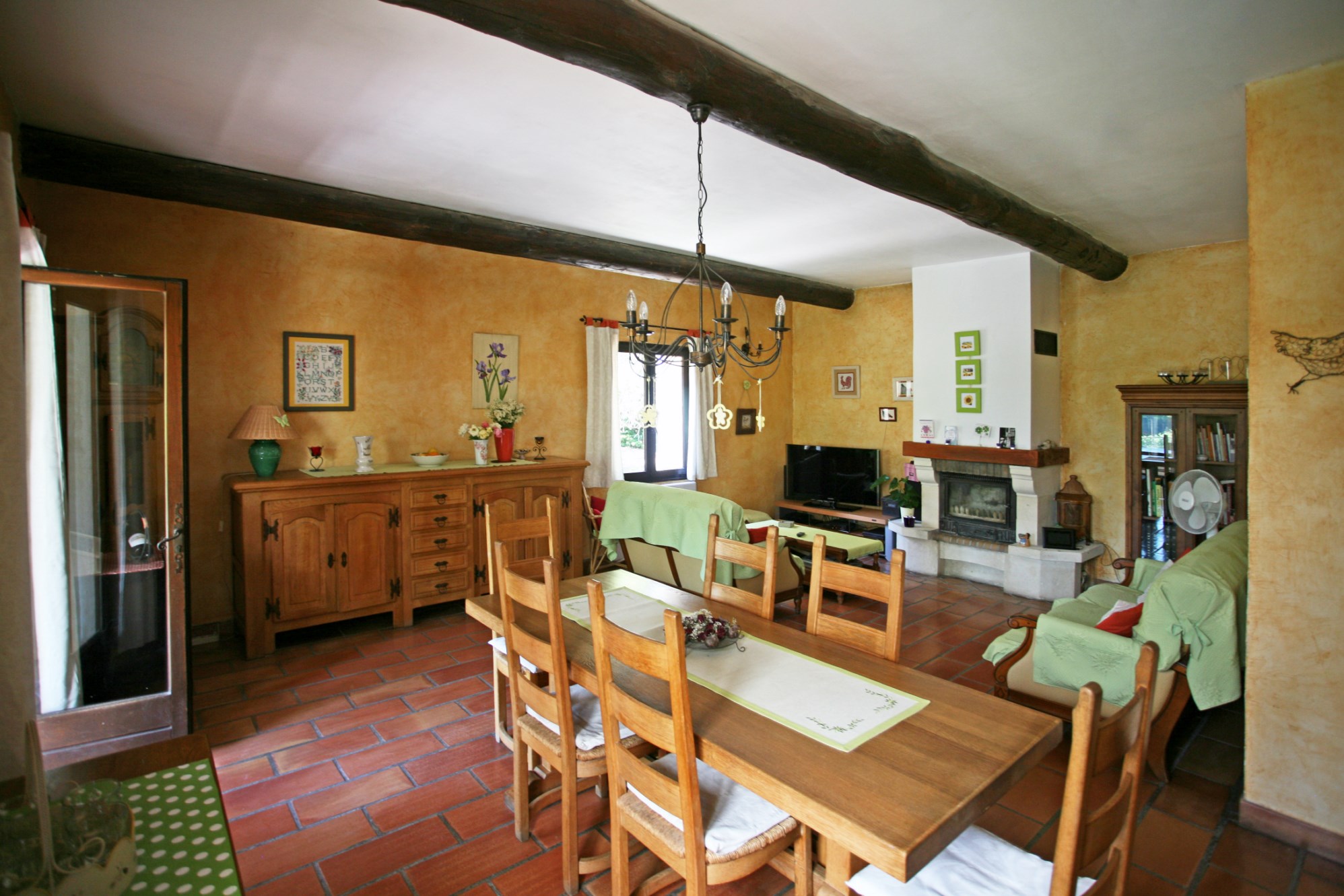 In Luberon, for sale, close to a selected village in Luberon, recent house with a garden and a swimming pool