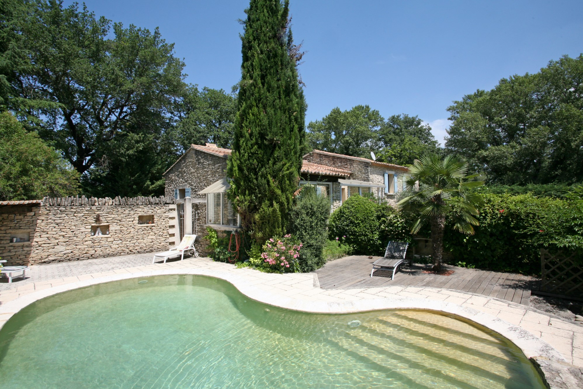 In Luberon, for sale, close to a selected village in Luberon, recent house with a garden and a swimming pool