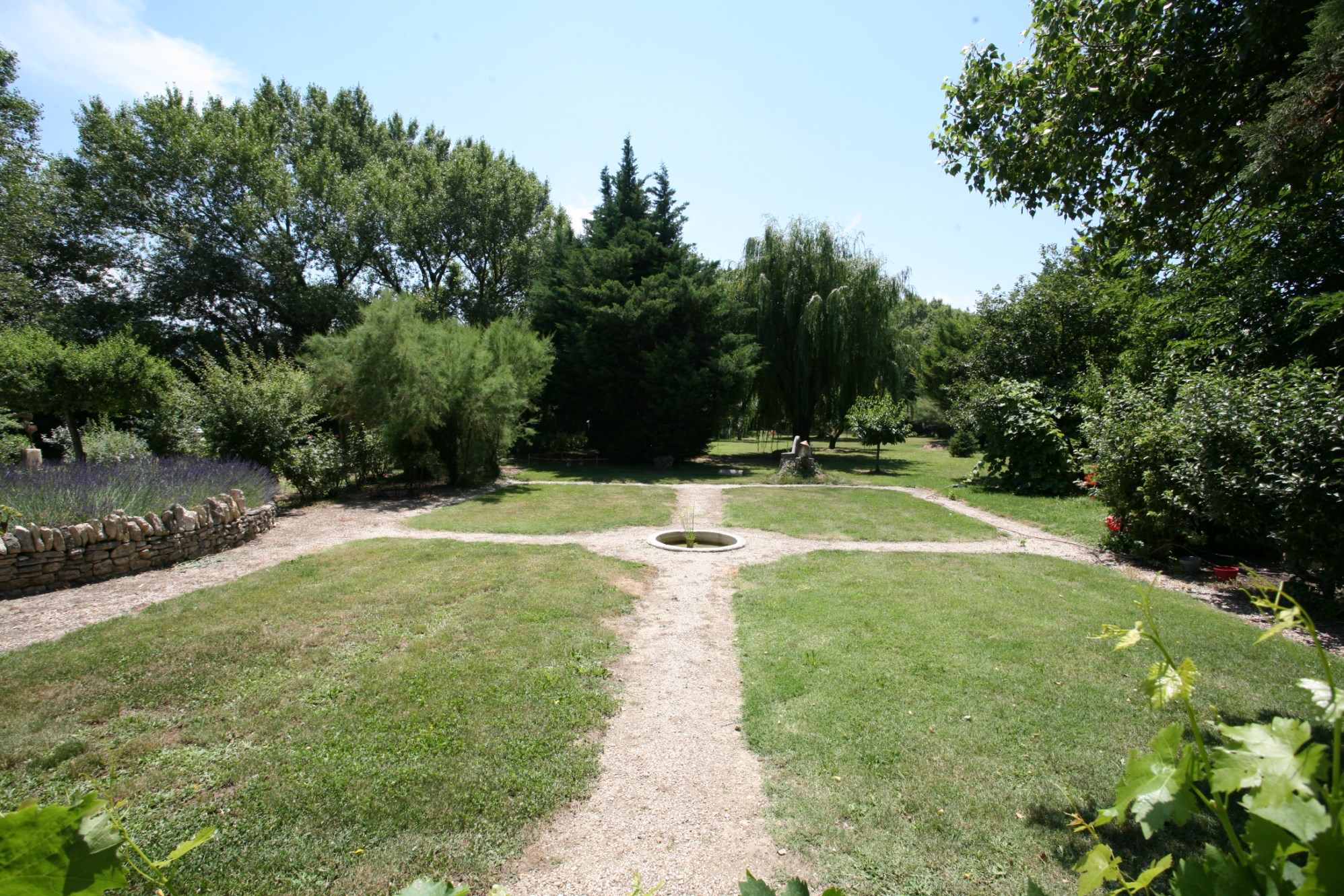 In Luberon, for sale, close to a selected village in Luberon, recent house with a garden and a swimming pool
