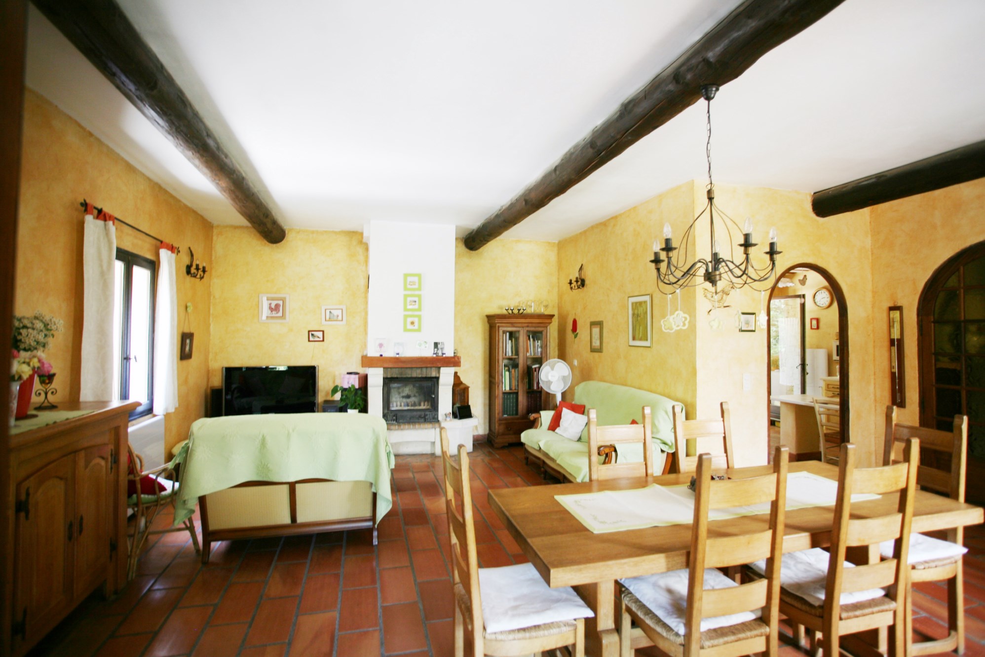 In Luberon, for sale, close to a selected village in Luberon, recent house with a garden and a swimming pool