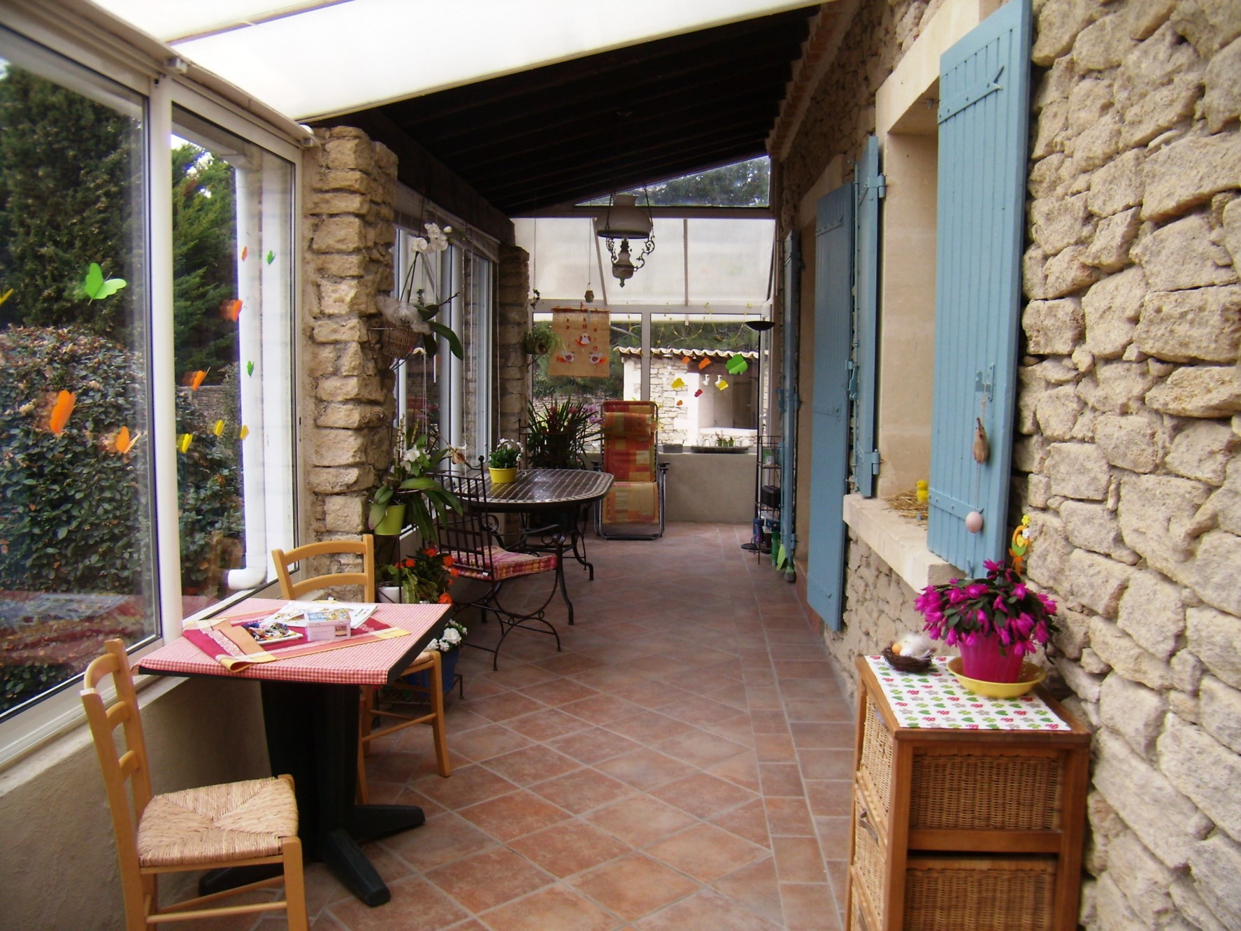 In Luberon, for sale, close to a selected village in Luberon, recent house with a garden and a swimming pool