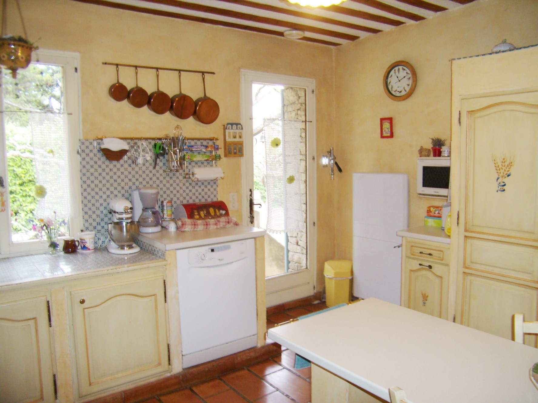 In Luberon, for sale, close to a selected village in Luberon, recent house with a garden and a swimming pool