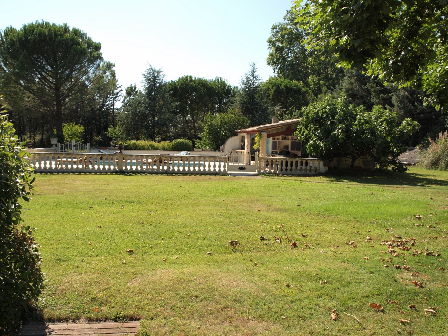 For sale In Provence, contemporary house between Alpilles and Luberon with swimming pool