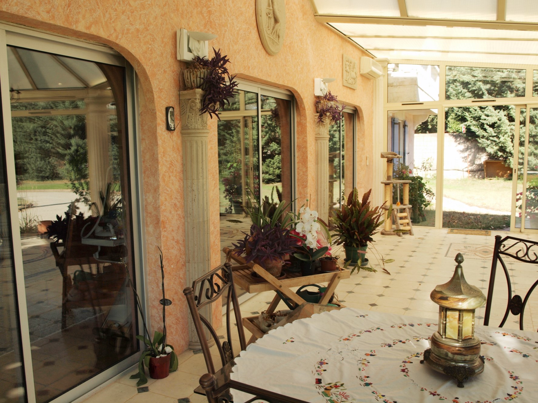 For sale In Provence, contemporary house between Alpilles and Luberon with swimming pool
