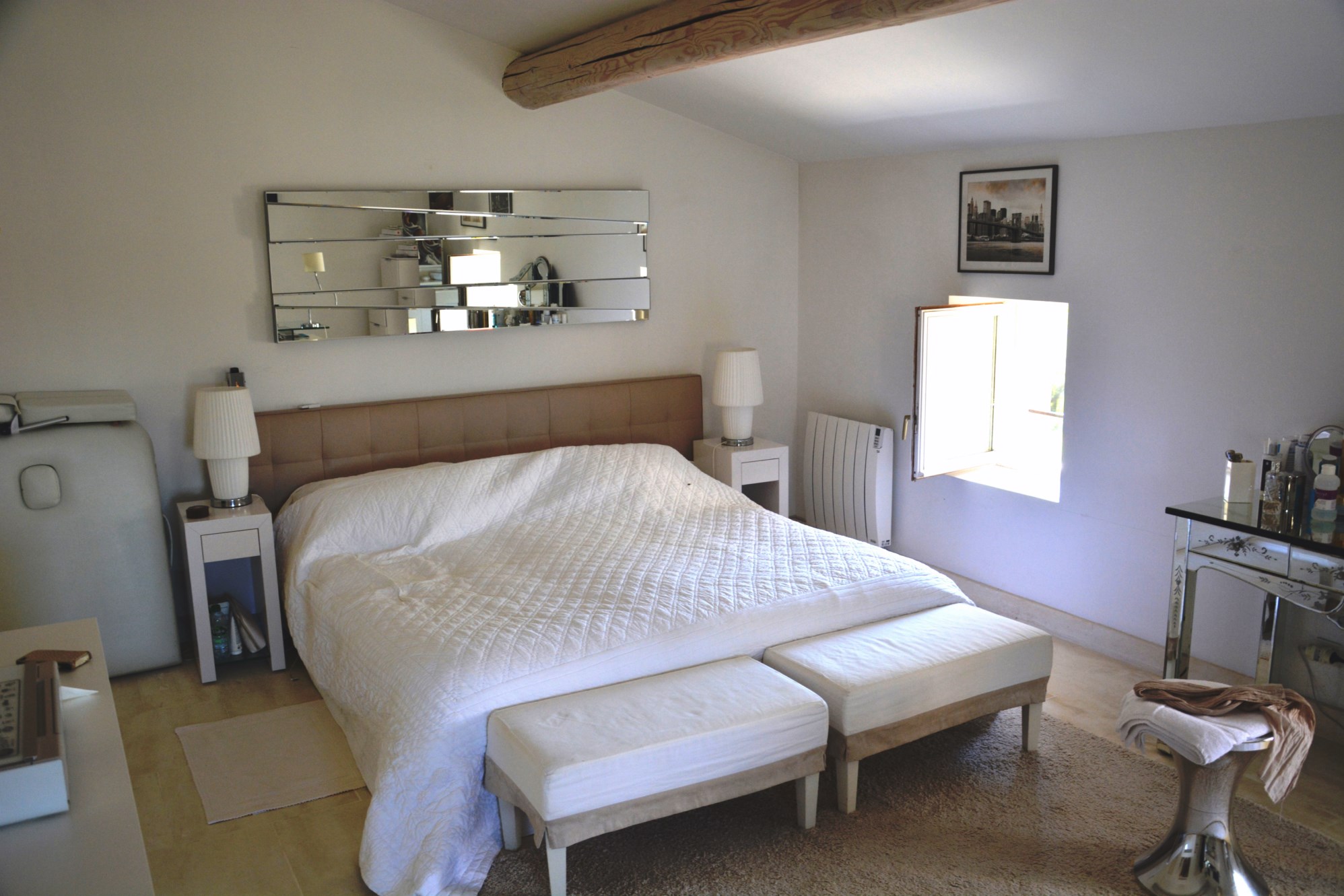 For sale in Gordes, charming property with pool and view of the valley and the hilltop village of Bonnieux