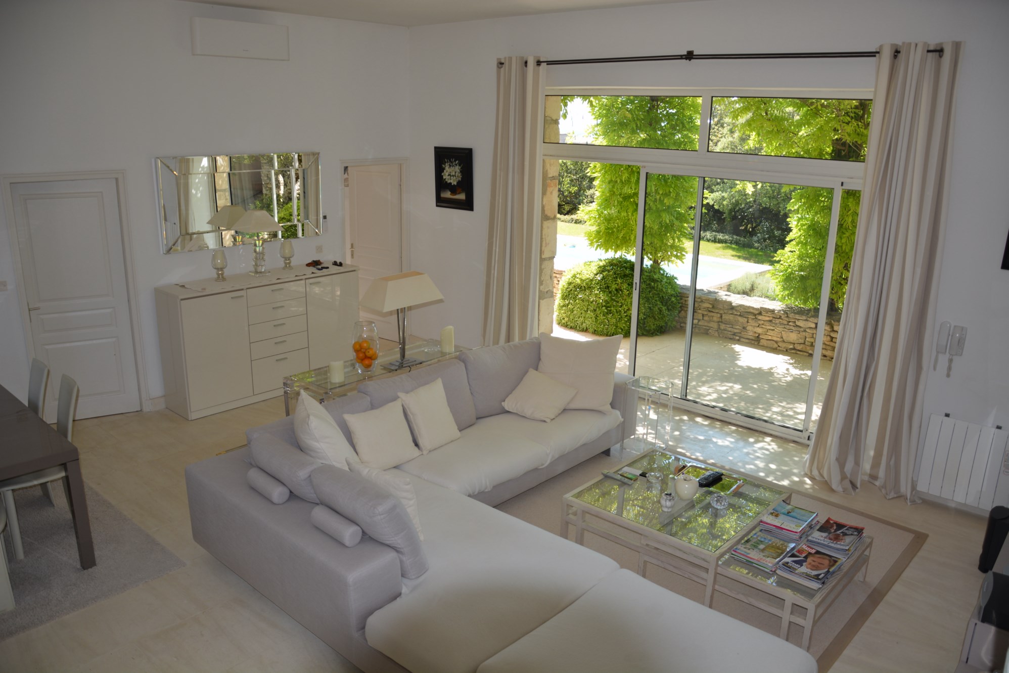For sale in Gordes, charming property with pool and view of the valley and the hilltop village of Bonnieux