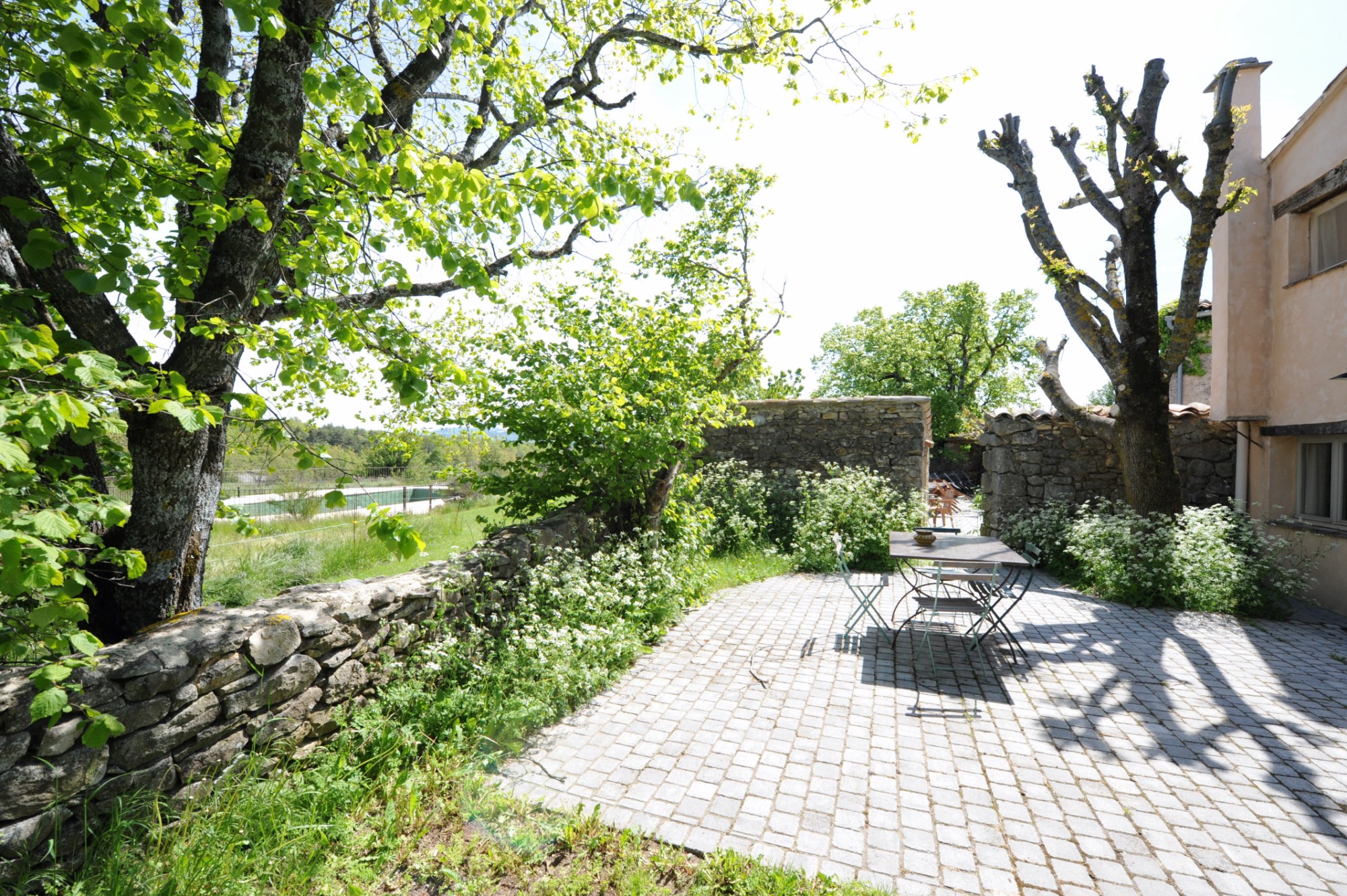 For sale in Luberon, authentic farmhouse with pool and outbuildings on 56 hectares