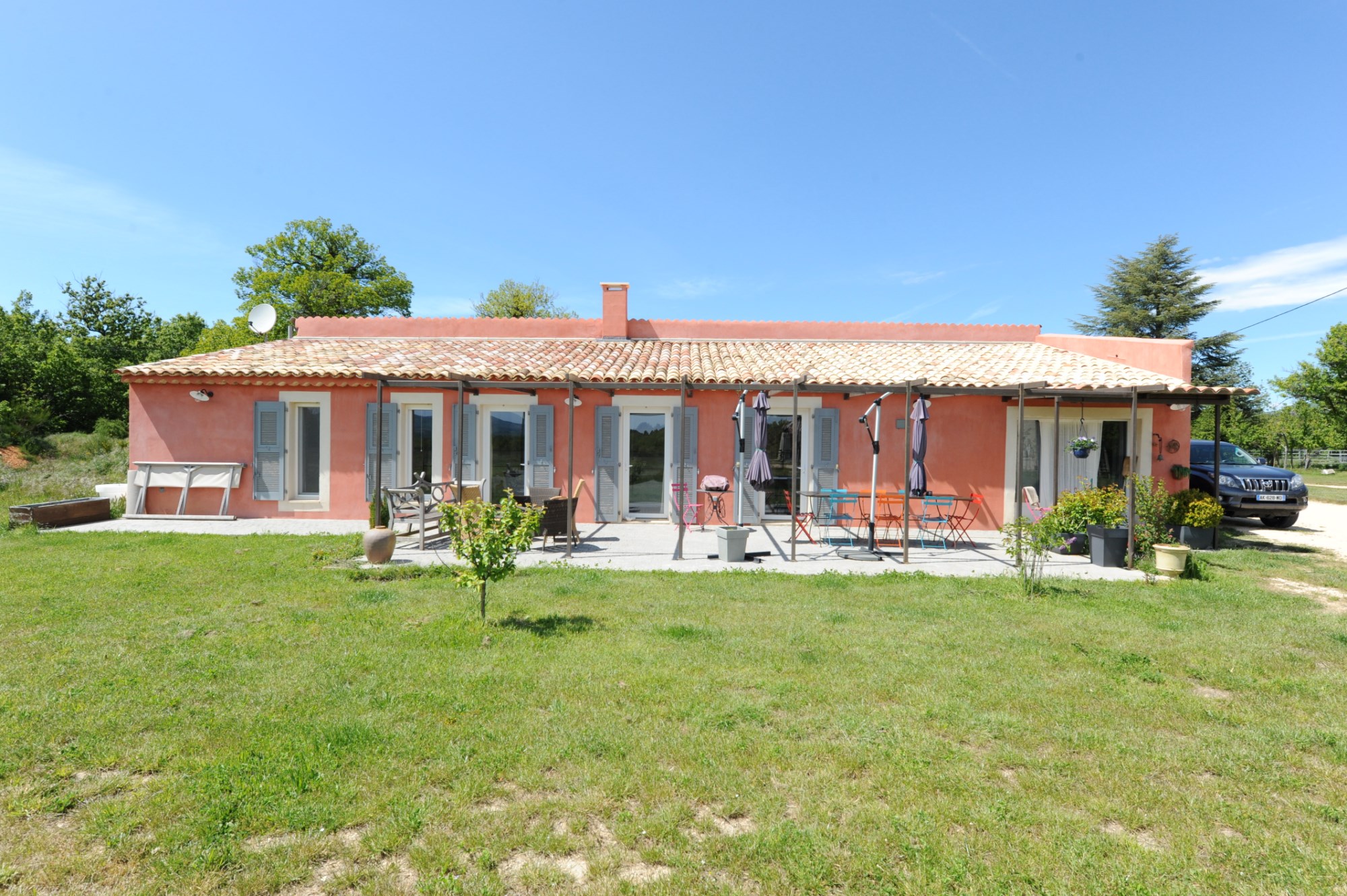 For sale in Luberon, authentic farmhouse with pool and outbuildings on 56 hectares