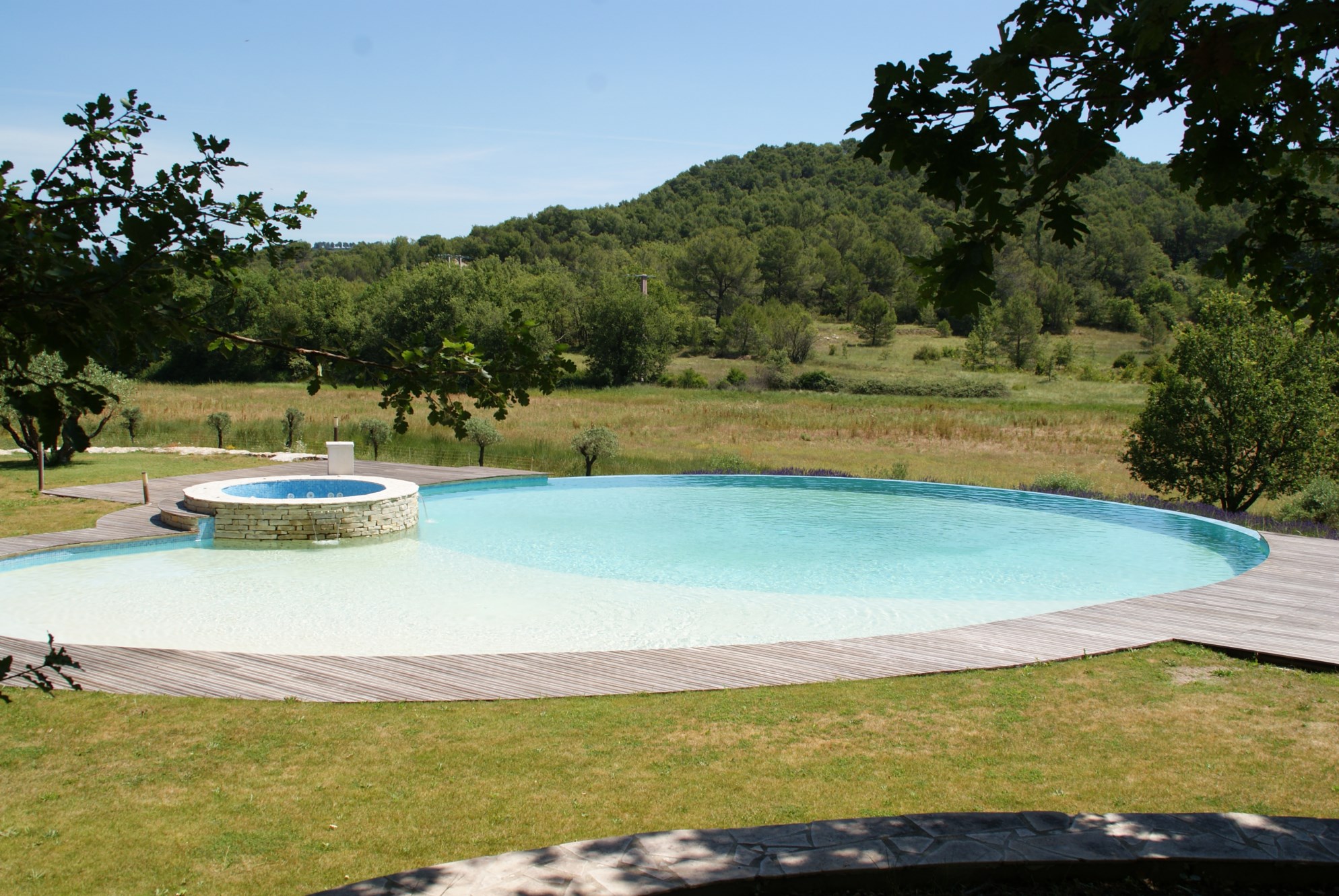 Southern Luberon, near Aix en Provence and just few minutes away from a village, contemporary property on 4 hectares