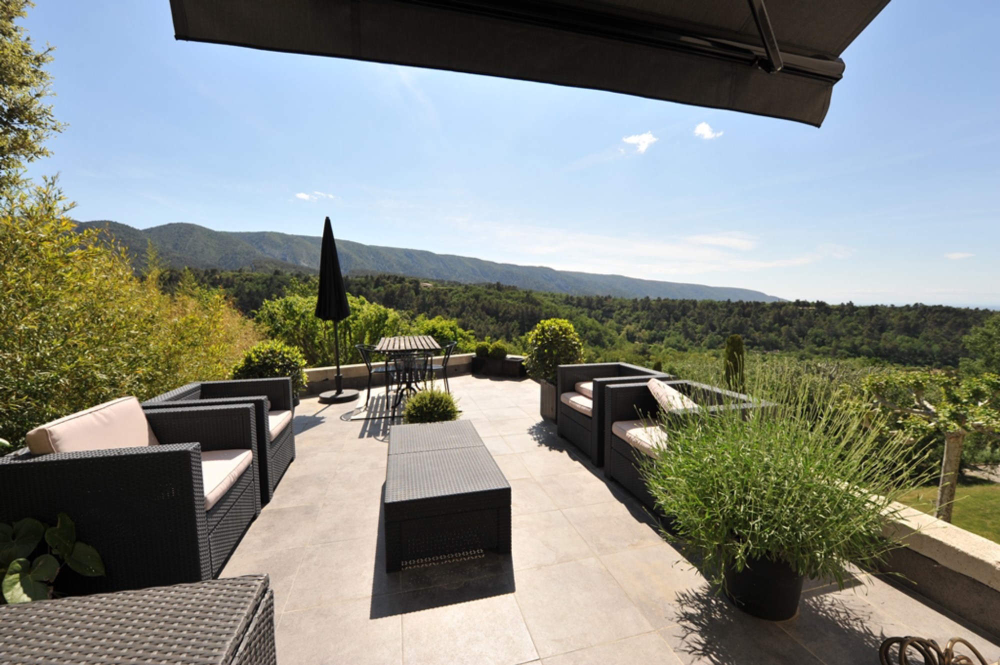 Maison contemporaine avec vue superbe en Luberon