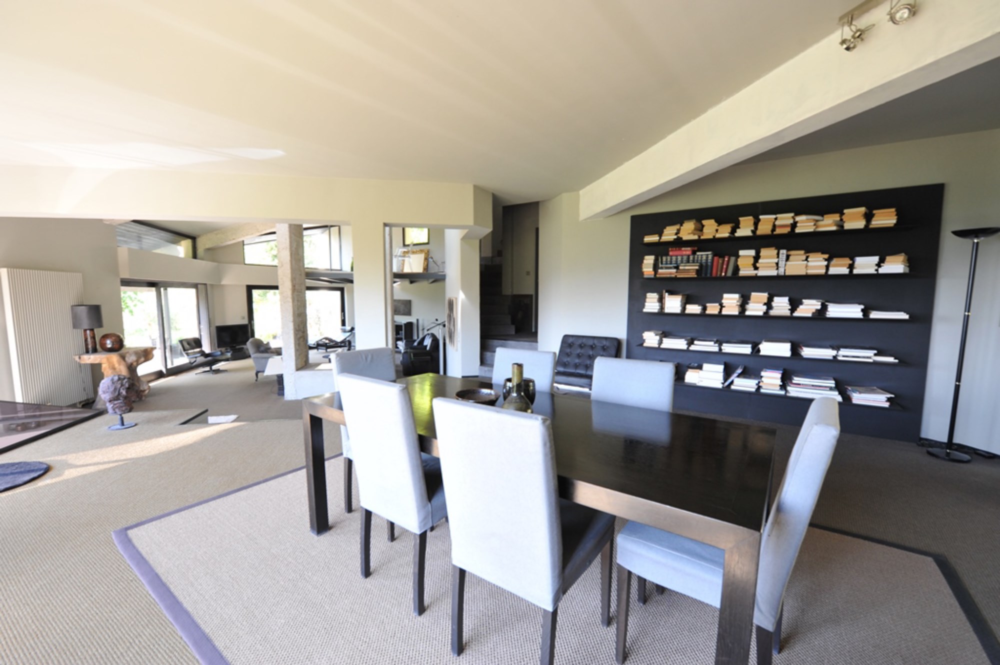 For sale, in Luberon, contemporary architect-designed house with panoramic views and pool
