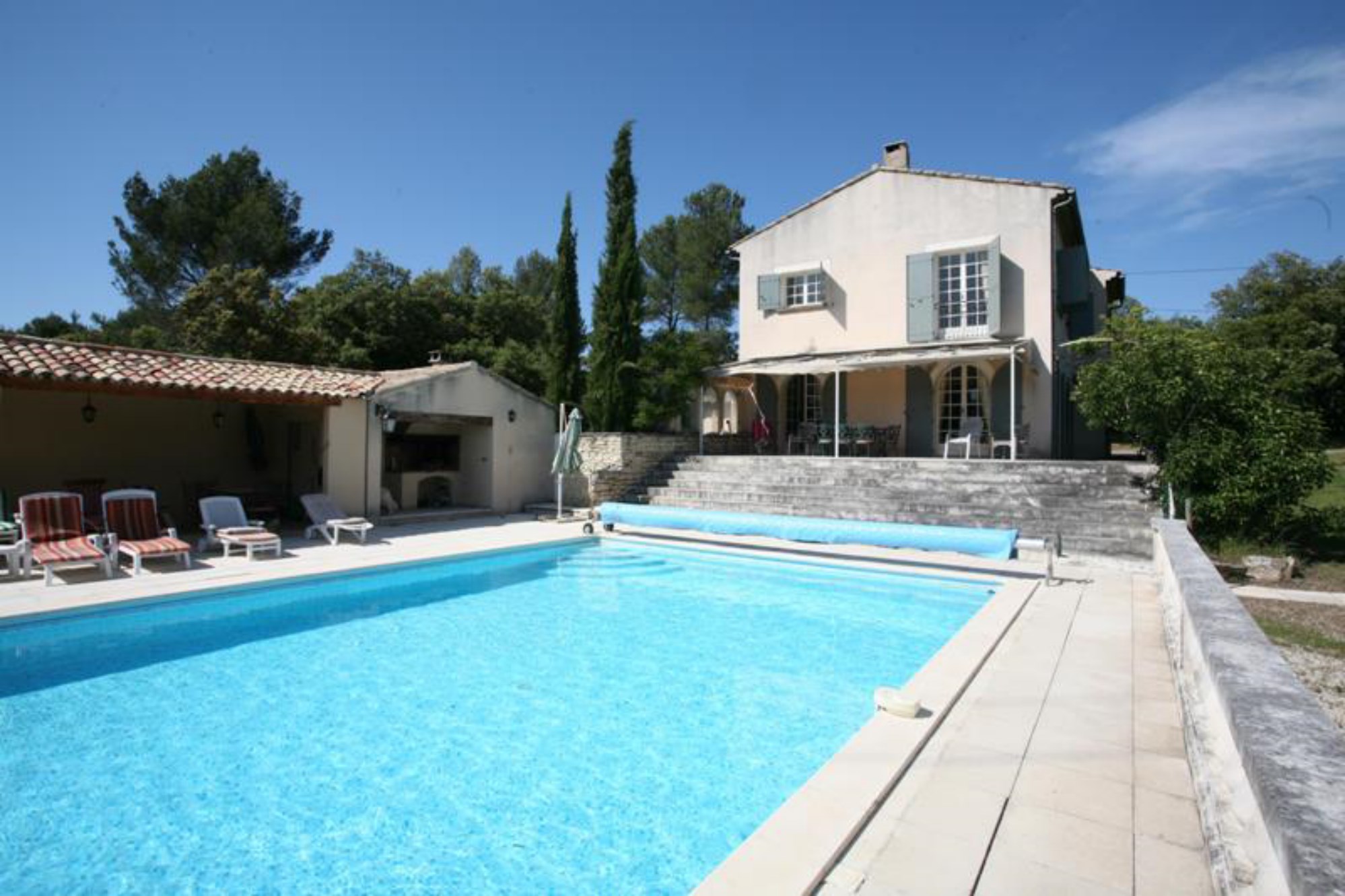 For sale, provencal property with pool and terrace overlooking a vineyard, countryside and facing the Luberon