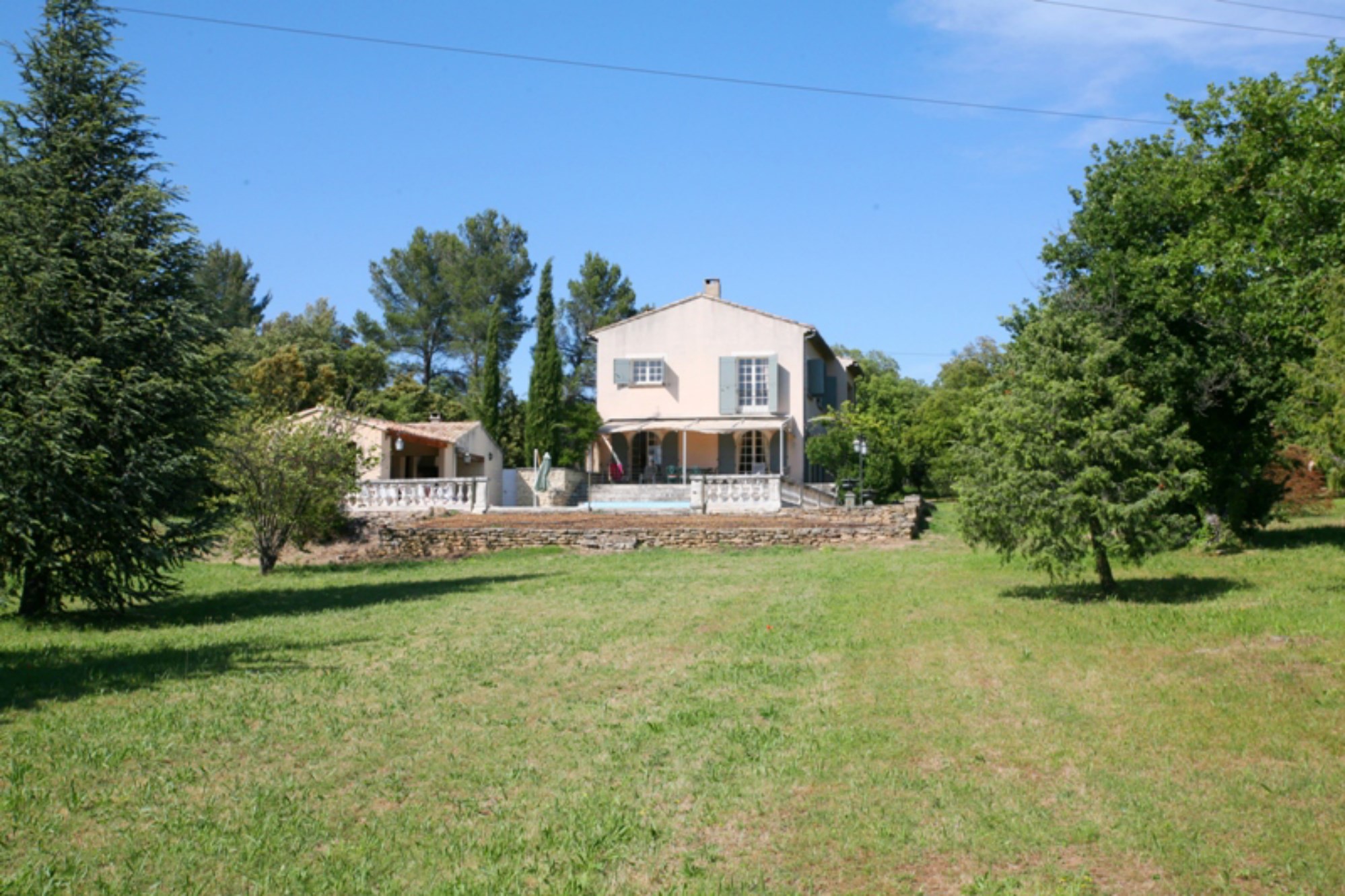 For sale, provencal property with pool and terrace overlooking a vineyard, countryside and facing the Luberon