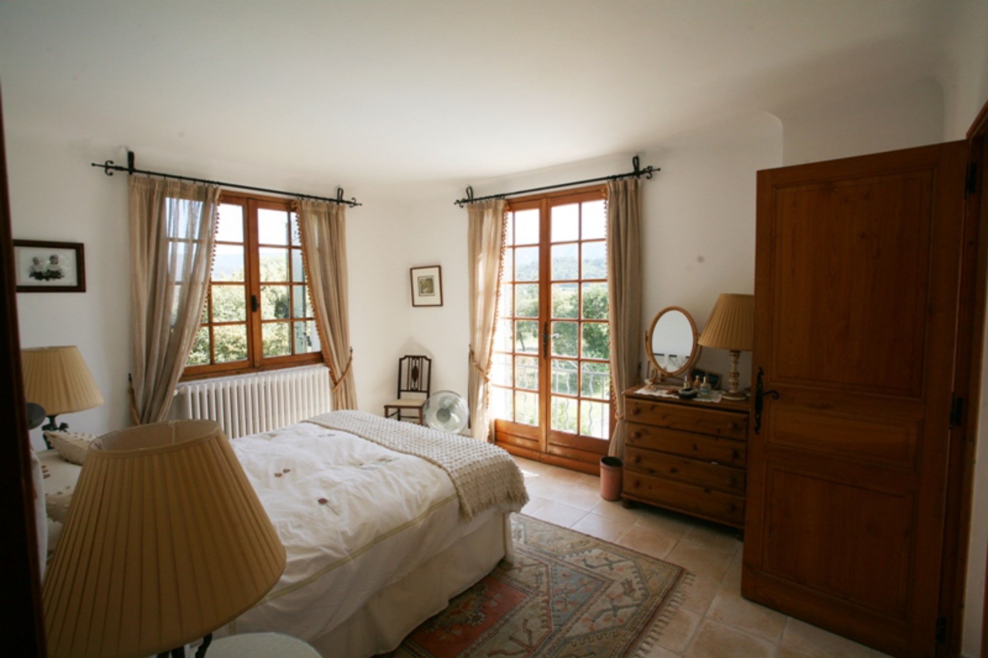 For sale, provencal property with pool and terrace overlooking a vineyard, countryside and facing the Luberon