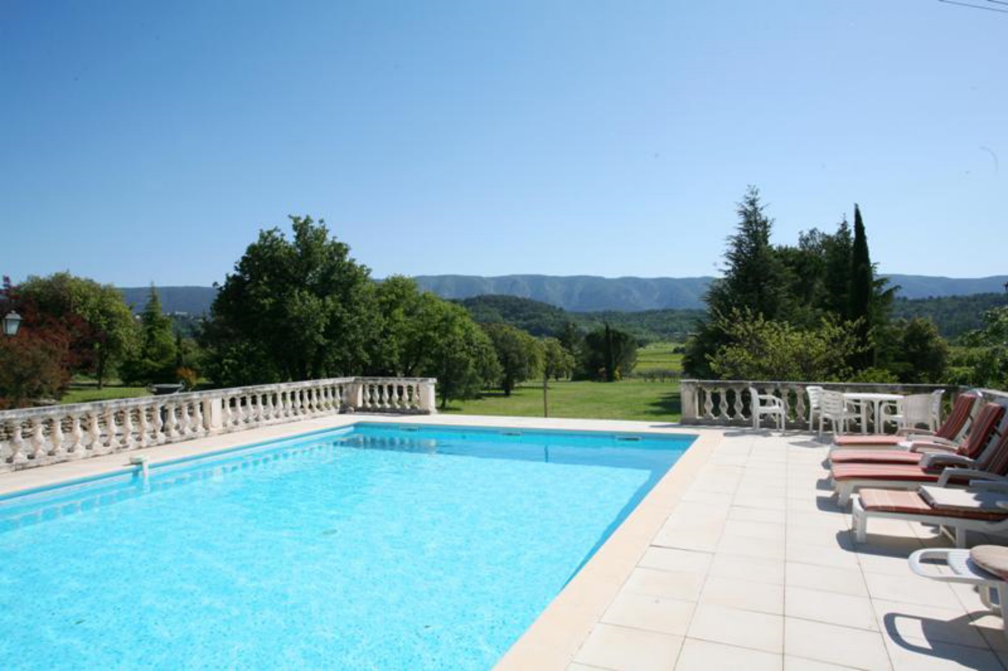 For sale, provencal property with pool and terrace overlooking a vineyard, countryside and facing the Luberon