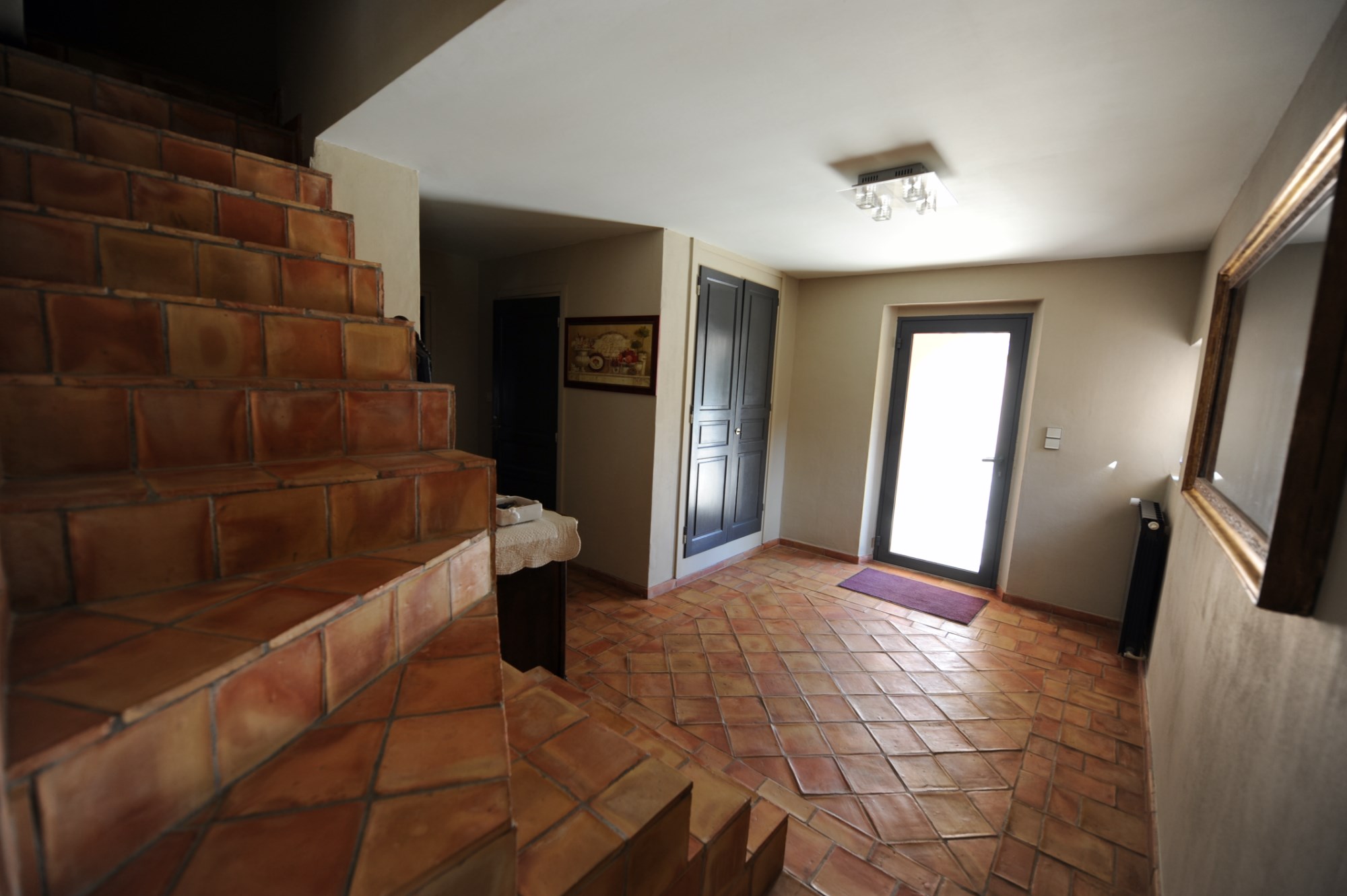 For sale, in Luberon, spacious contemporary house with pool, pool house and view of the village