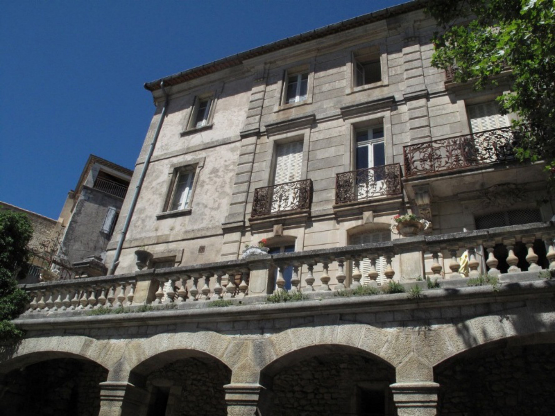 For sale in Pays of Sault, mansion of 27 rooms with gardens and terrasse