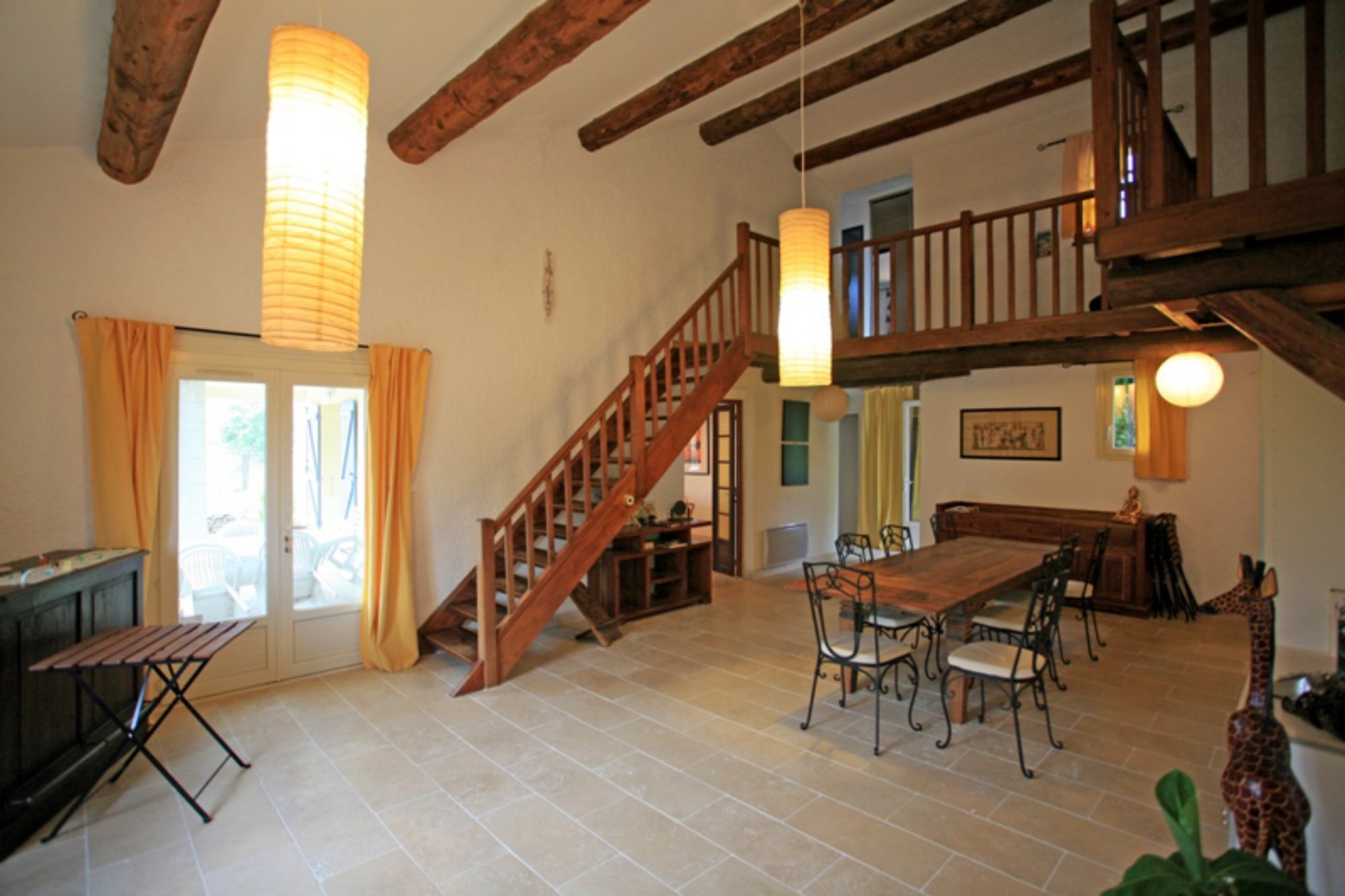 For sale, near Gordes, contemporary house in a park of 3200 sqm with pool and a pool house