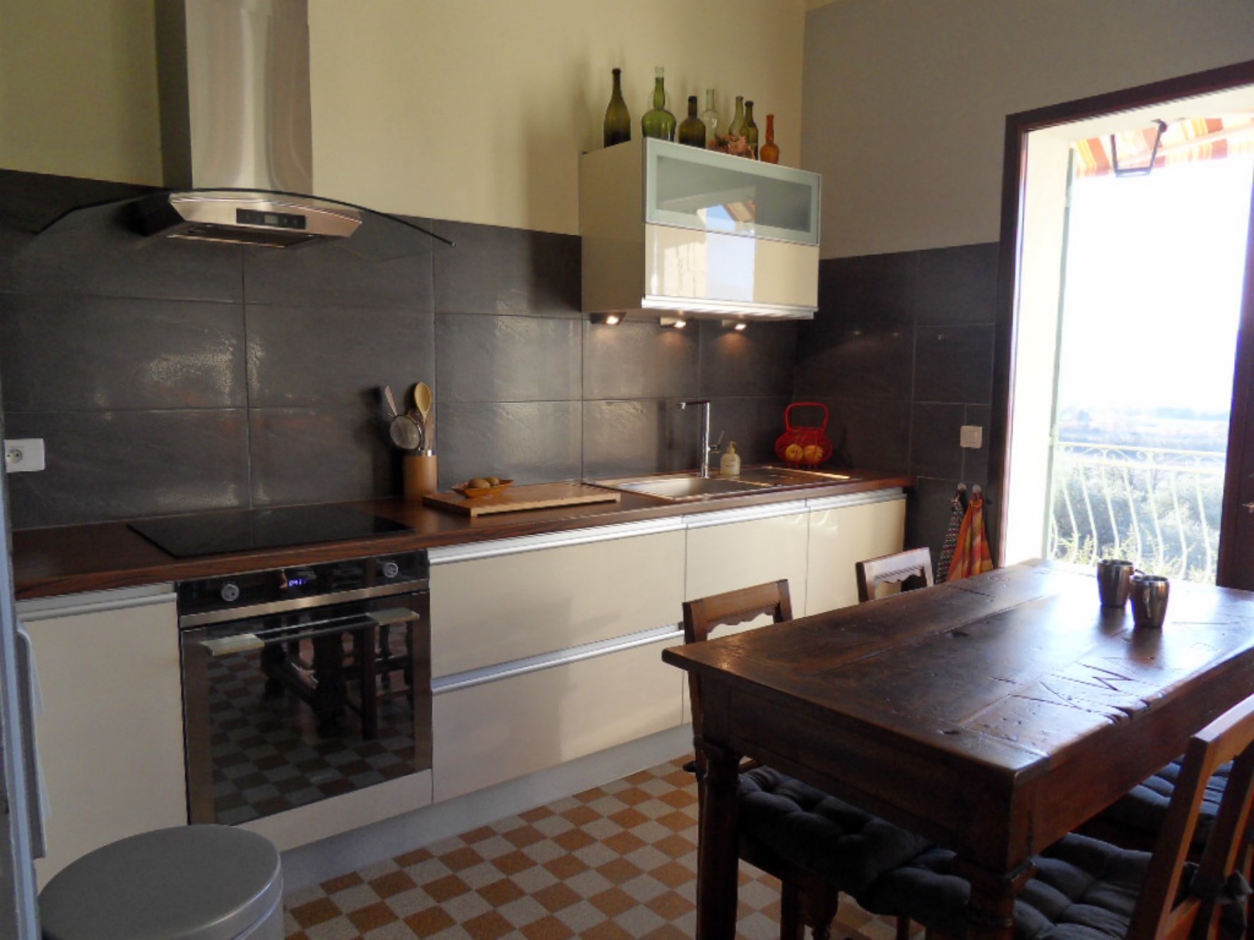 Beautiful villa on the outskirts of a reputated village in the Luberon for sale