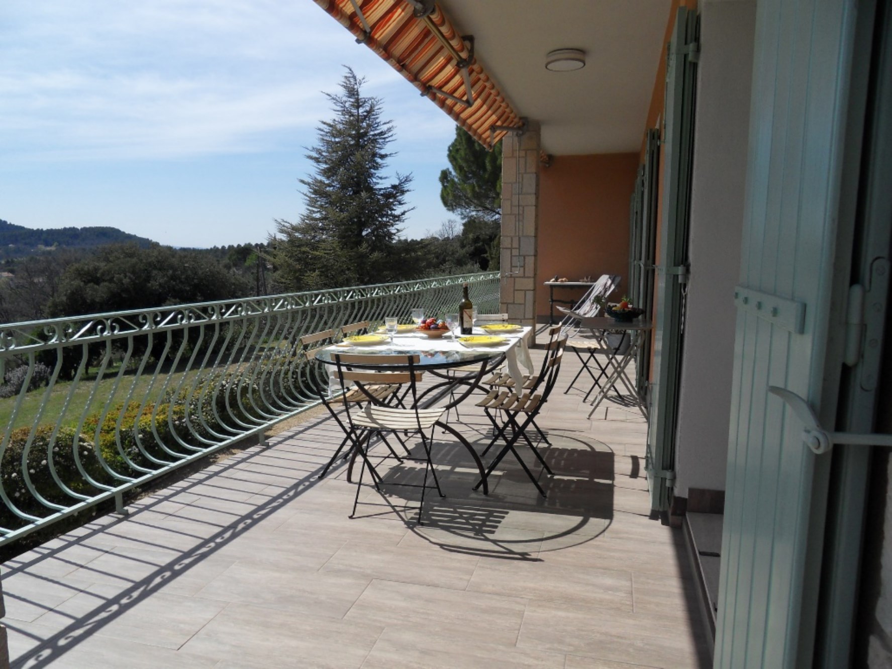 Beautiful villa on the outskirts of a reputated village in the Luberon for sale