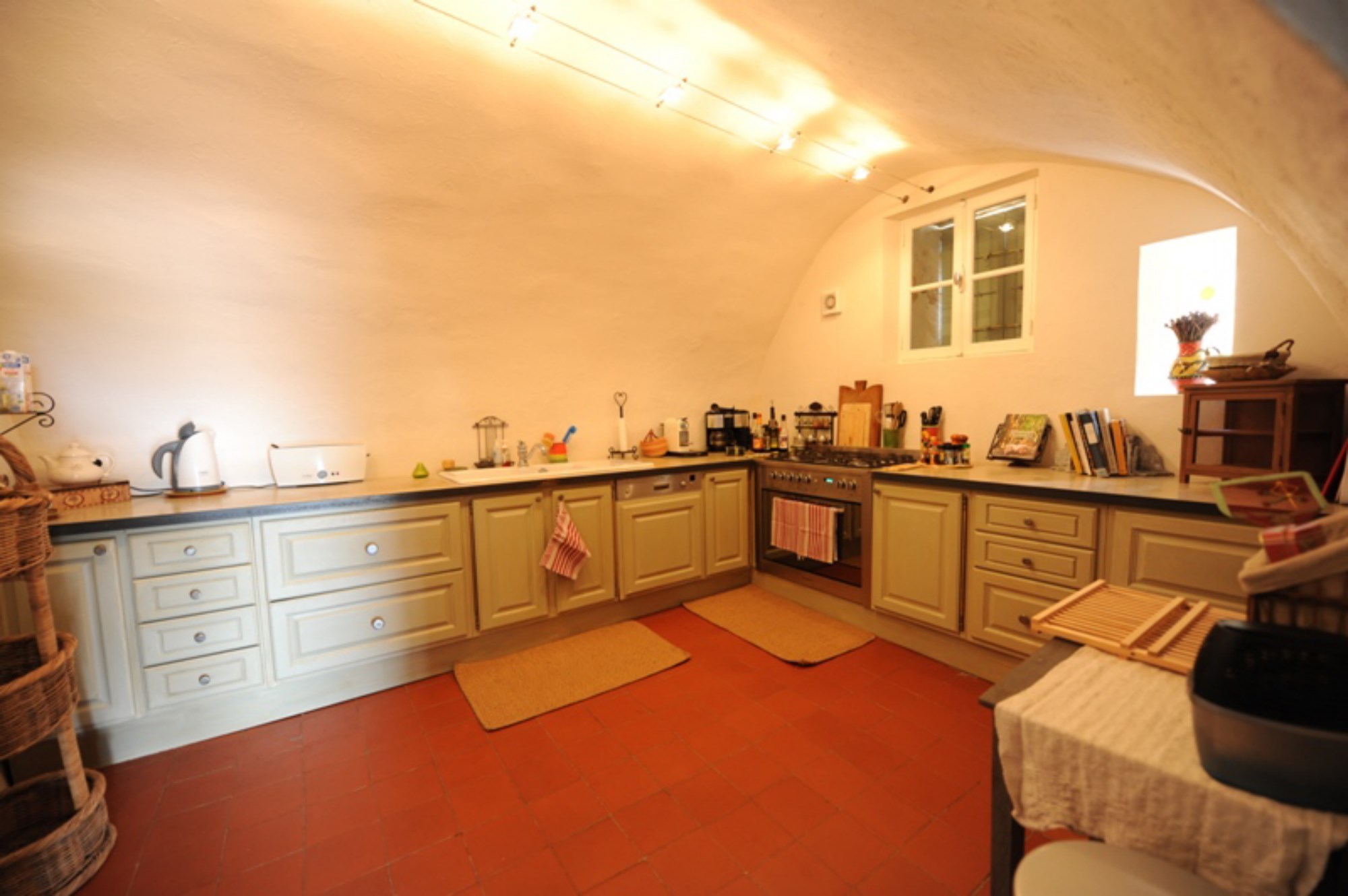 Between Monts du Vaucluse and Luberon, for sale, charming house with pool and a view on the valley