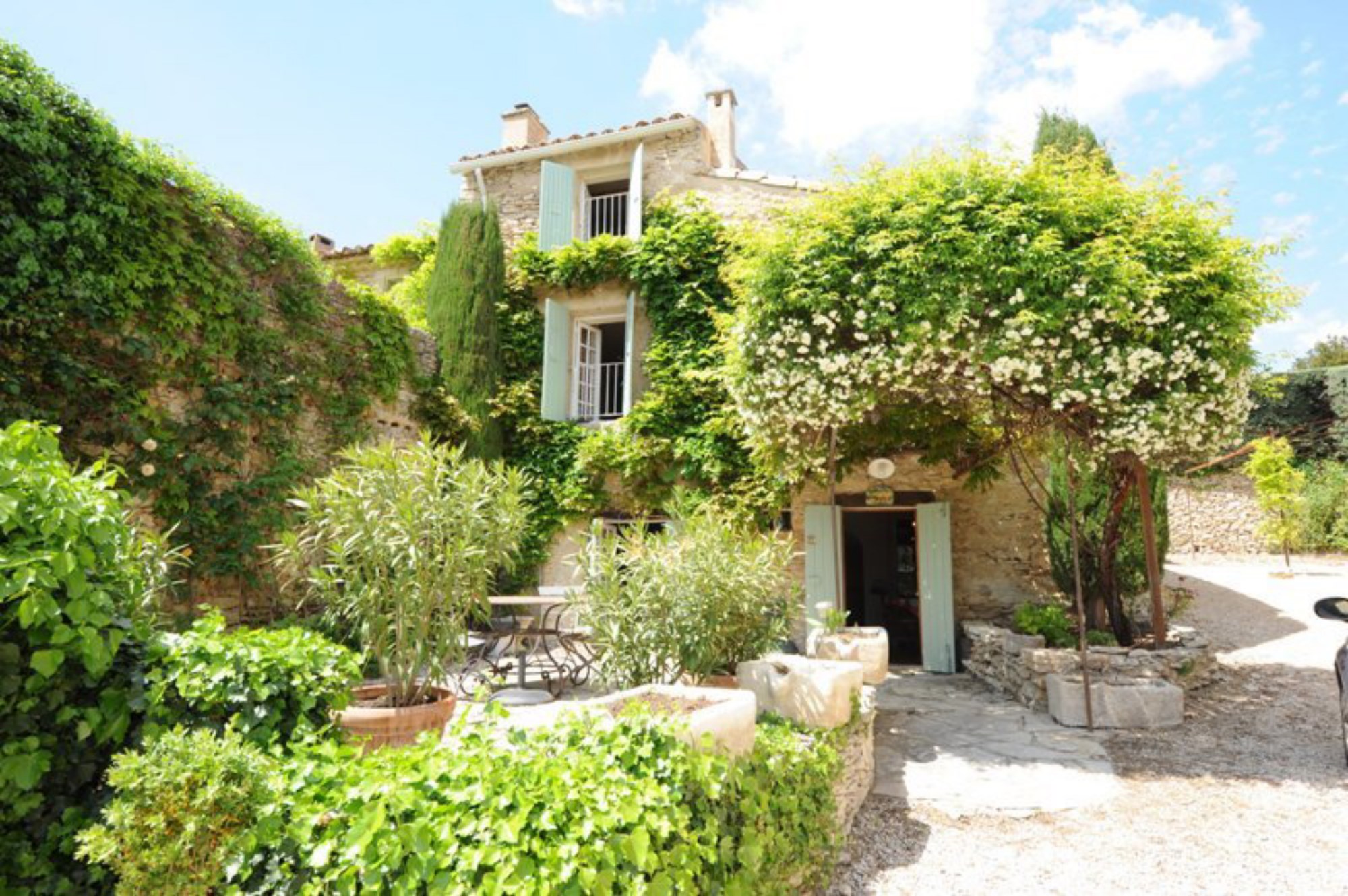 Between Monts du Vaucluse and Luberon, for sale, charming house with pool and a view on the valley