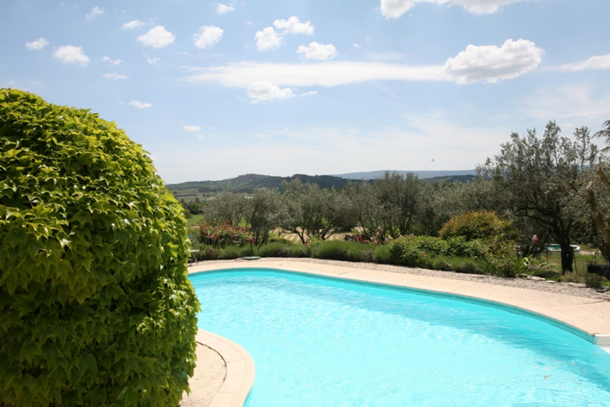 Maison de charme avec piscine à vendre au coeur d'un hameau