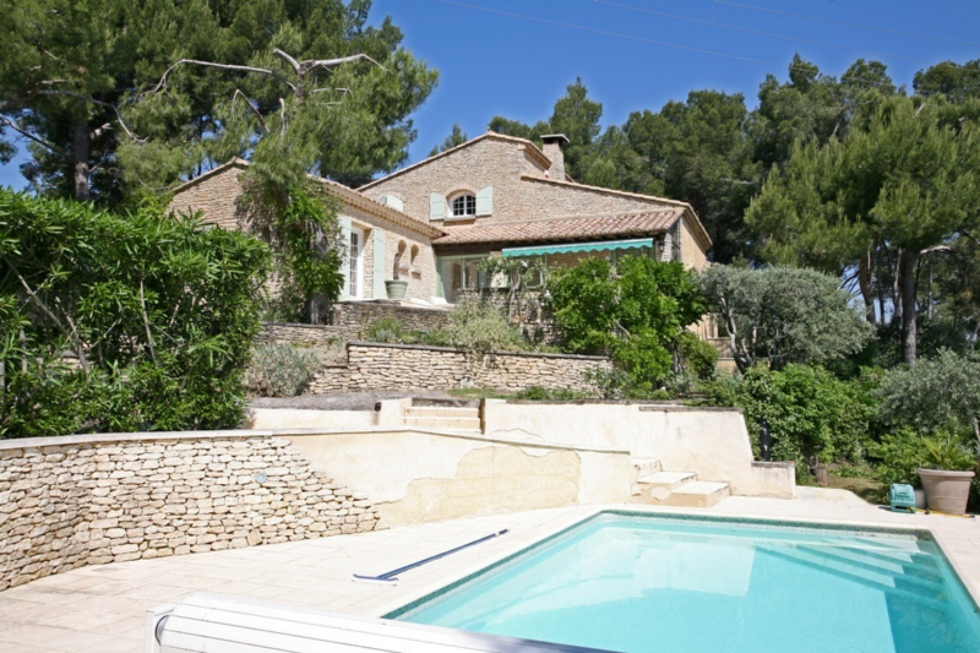 Comtat Venaissin, near Avignon, for sale, nice stone house, built on a high position overlooking the valley with garden and swimming pool
