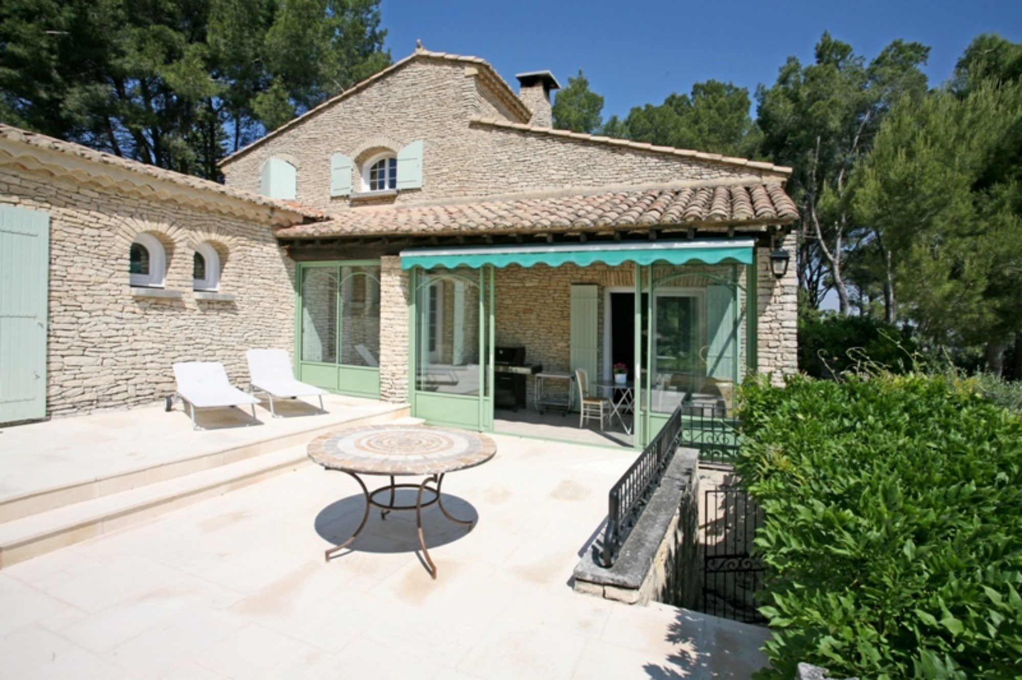 Comtat Venaissin, near Avignon, for sale, nice stone house, built on a high position overlooking the valley with garden and swimming pool