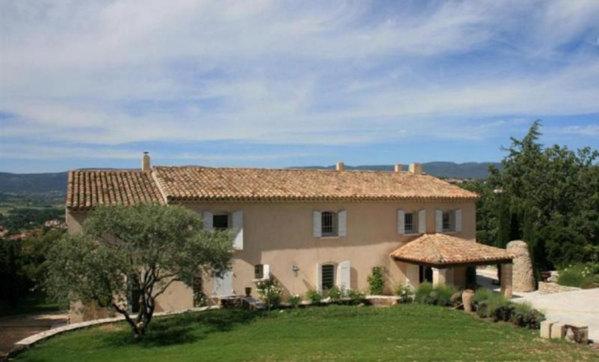 Bastide provençale rénovée, avec vue, à vendre en Luberon
