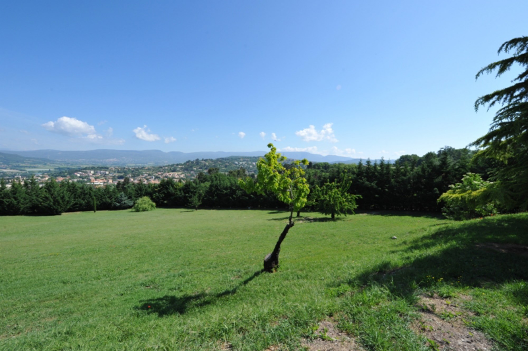 Bastide provençale rénovée, avec vue, à vendre en Provence