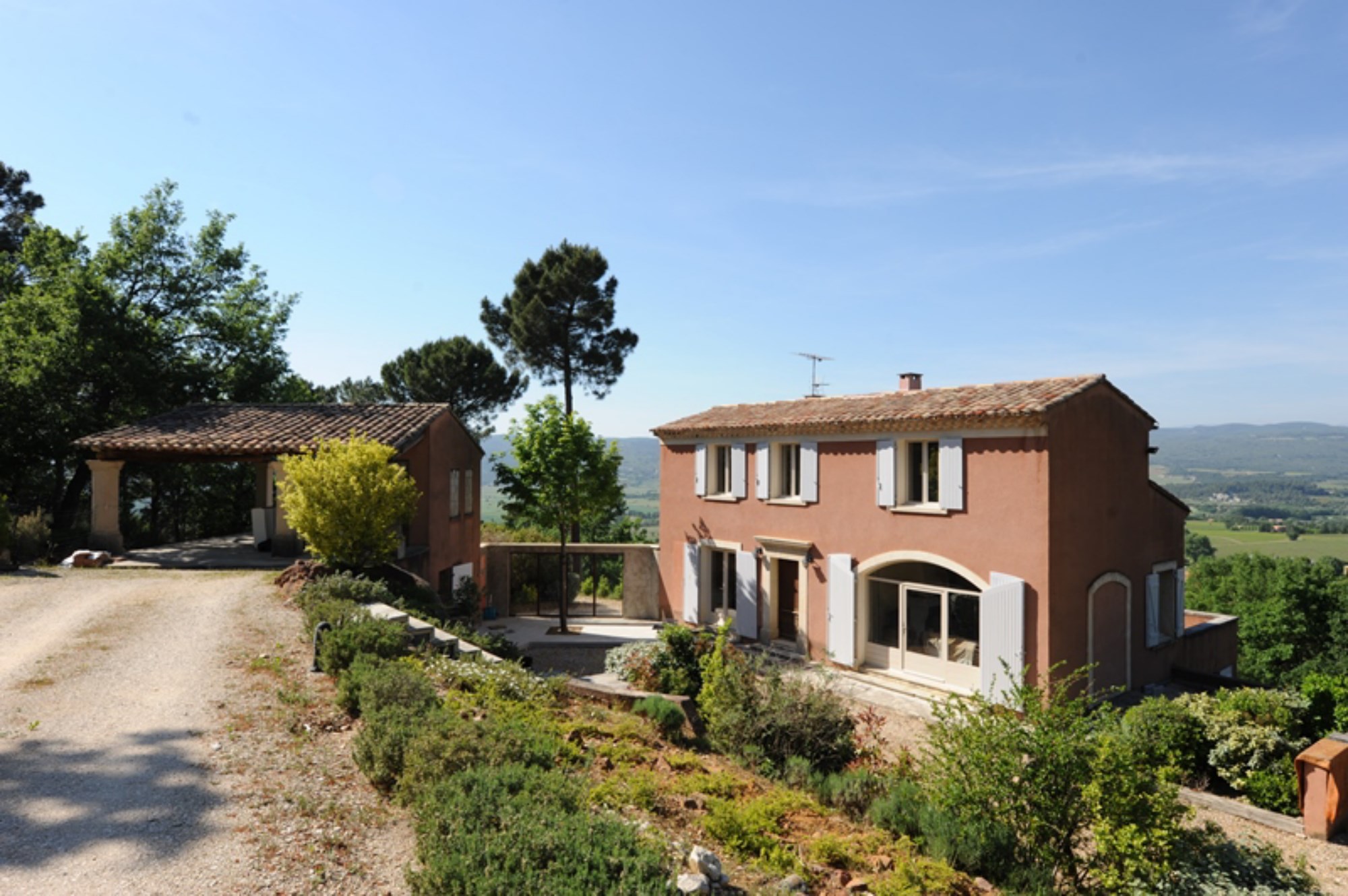 Propriété avec appartement indépendant et maison d'amis à vendre
