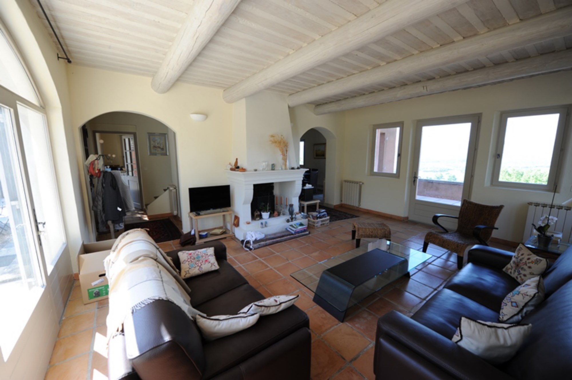 For sale, in Luberon, property including main house, independent appartment, and guest house with pool