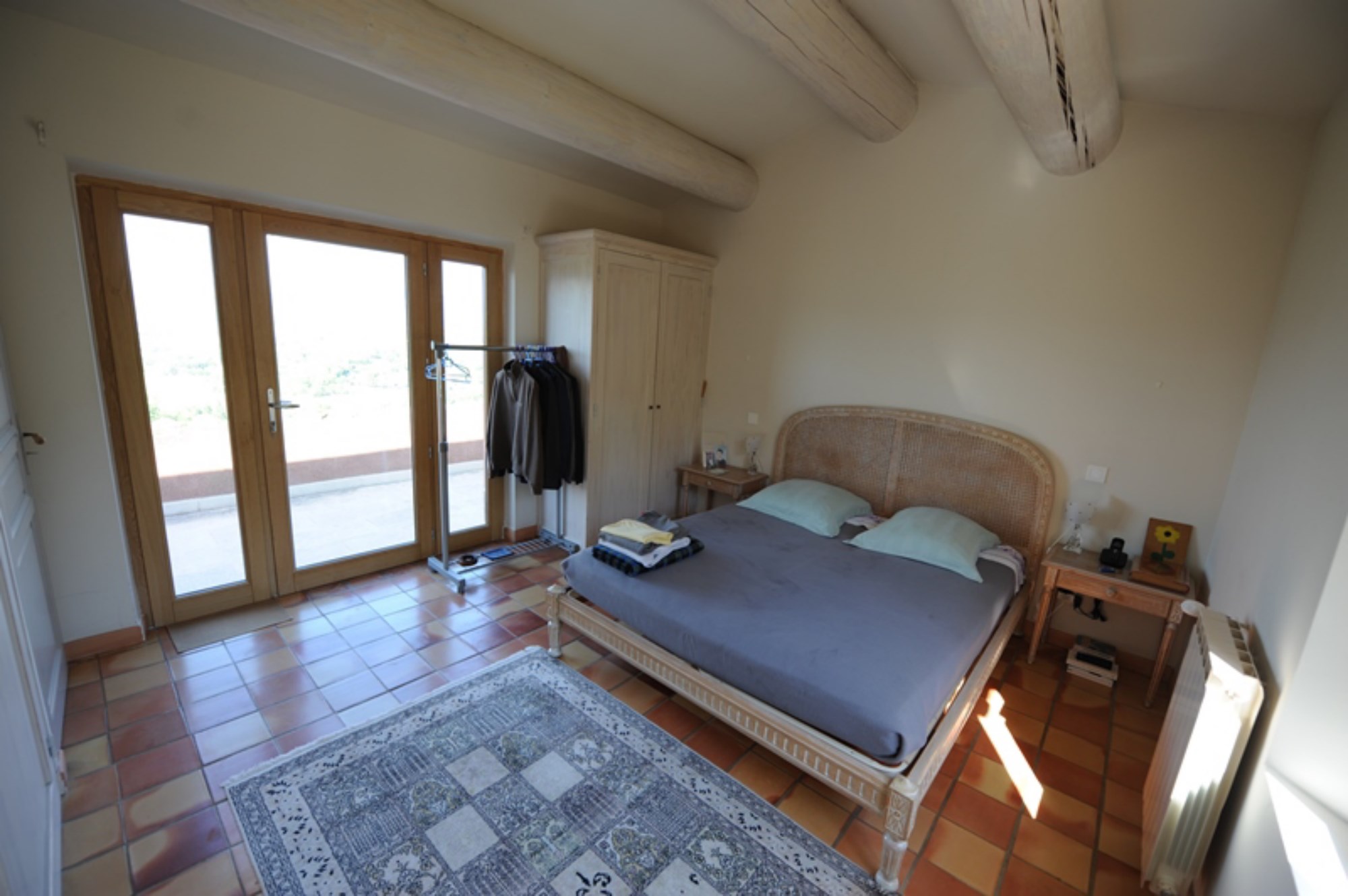 For sale, in Luberon, property including main house, independent appartment, and guest house with pool