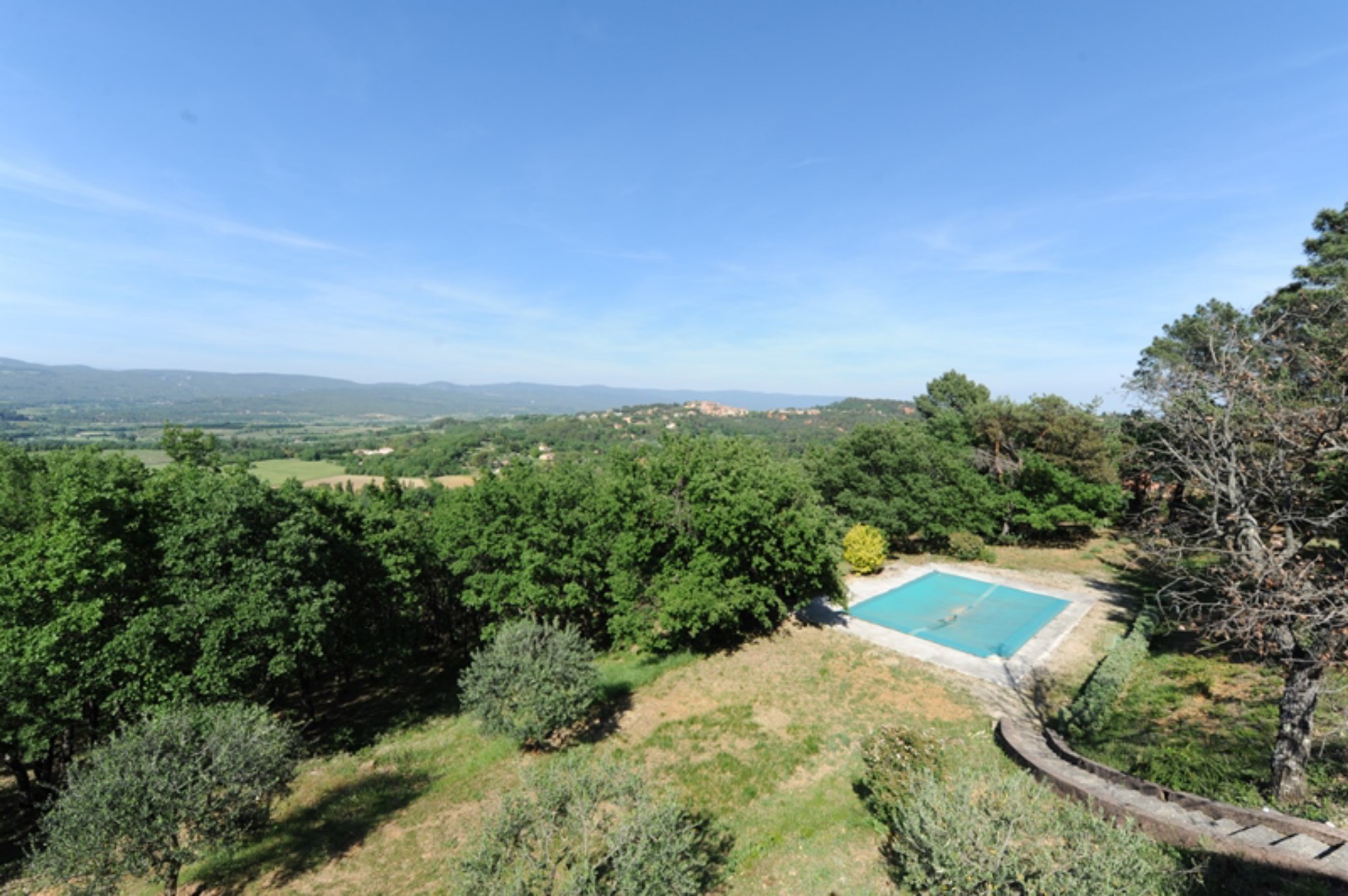 Propriété avec appartement indépendant, maison d'amis, piscine et vue à vendre