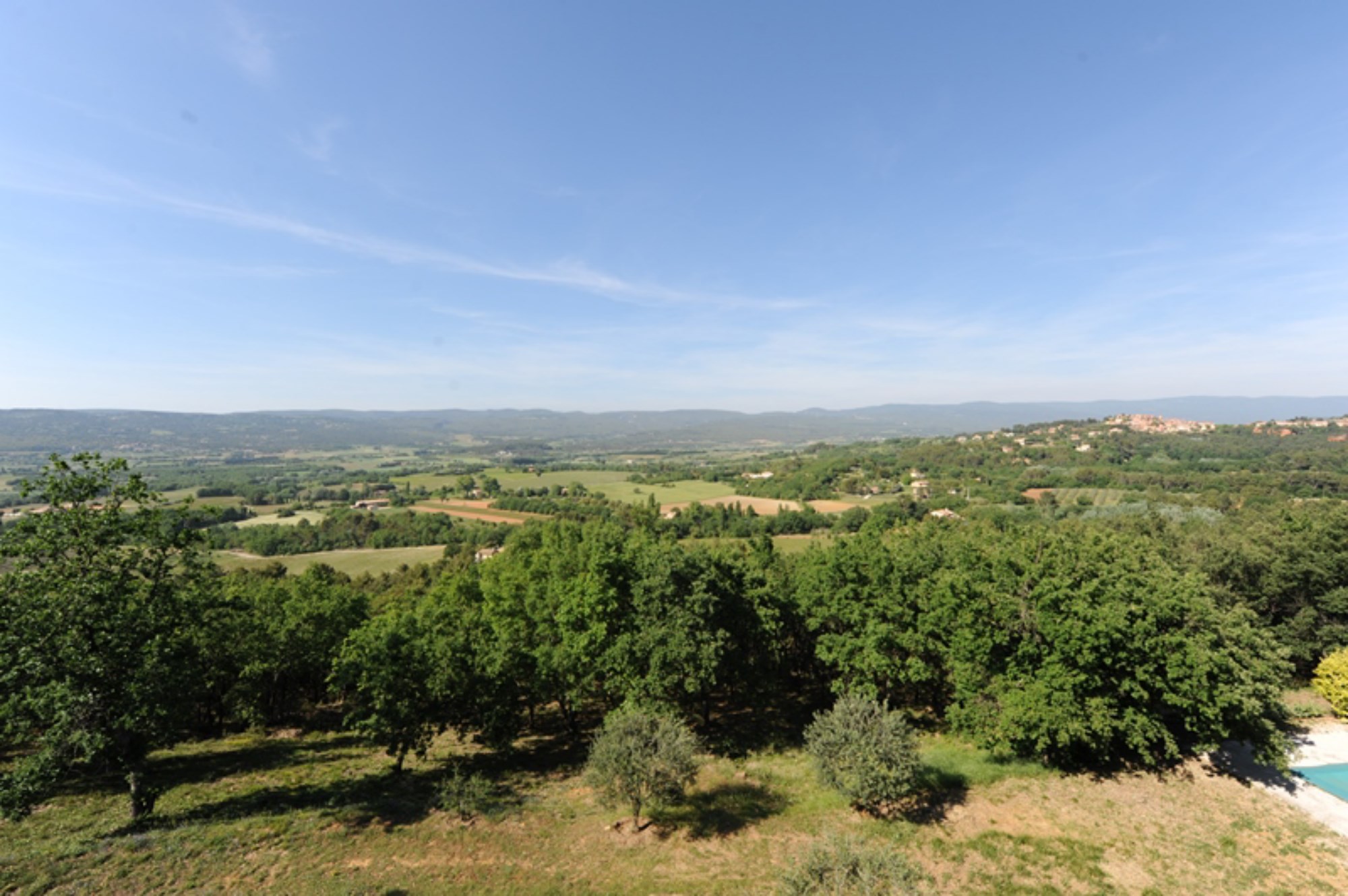 Propriété avec appartement indépendant, maison d'amis, piscine et vue à vendre