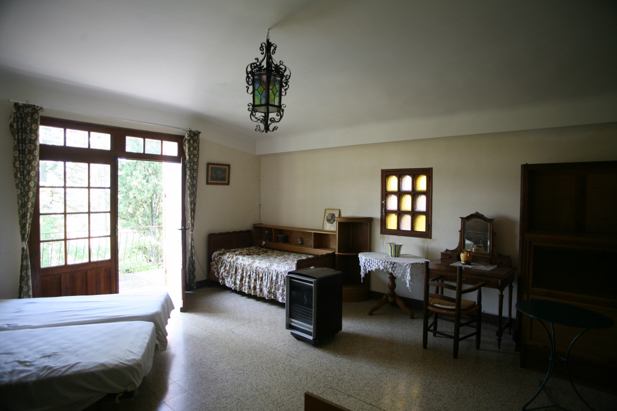 For sale, in Luberon, charming manor house needing some renovation on more than 4 hectares of land
