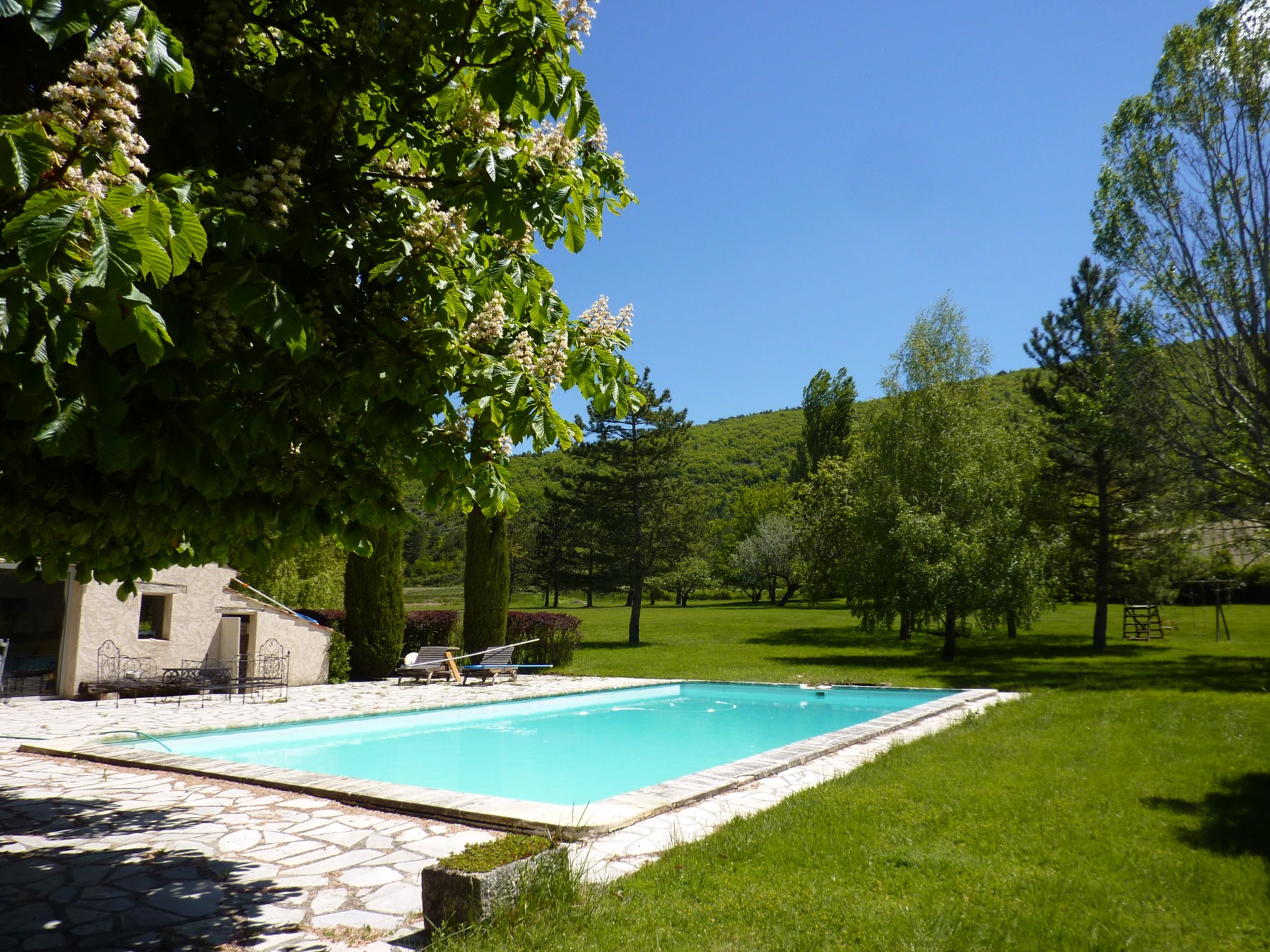 In Pays de Sault, for sale, family property surrounded by a outstanding park with swimming pool, heated veranda and terraces