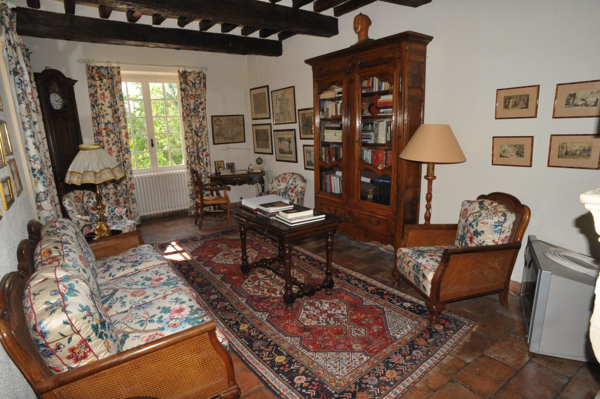 In Pays de Sault, for sale, family property surrounded by a outstanding park with swimming pool, heated veranda and terraces