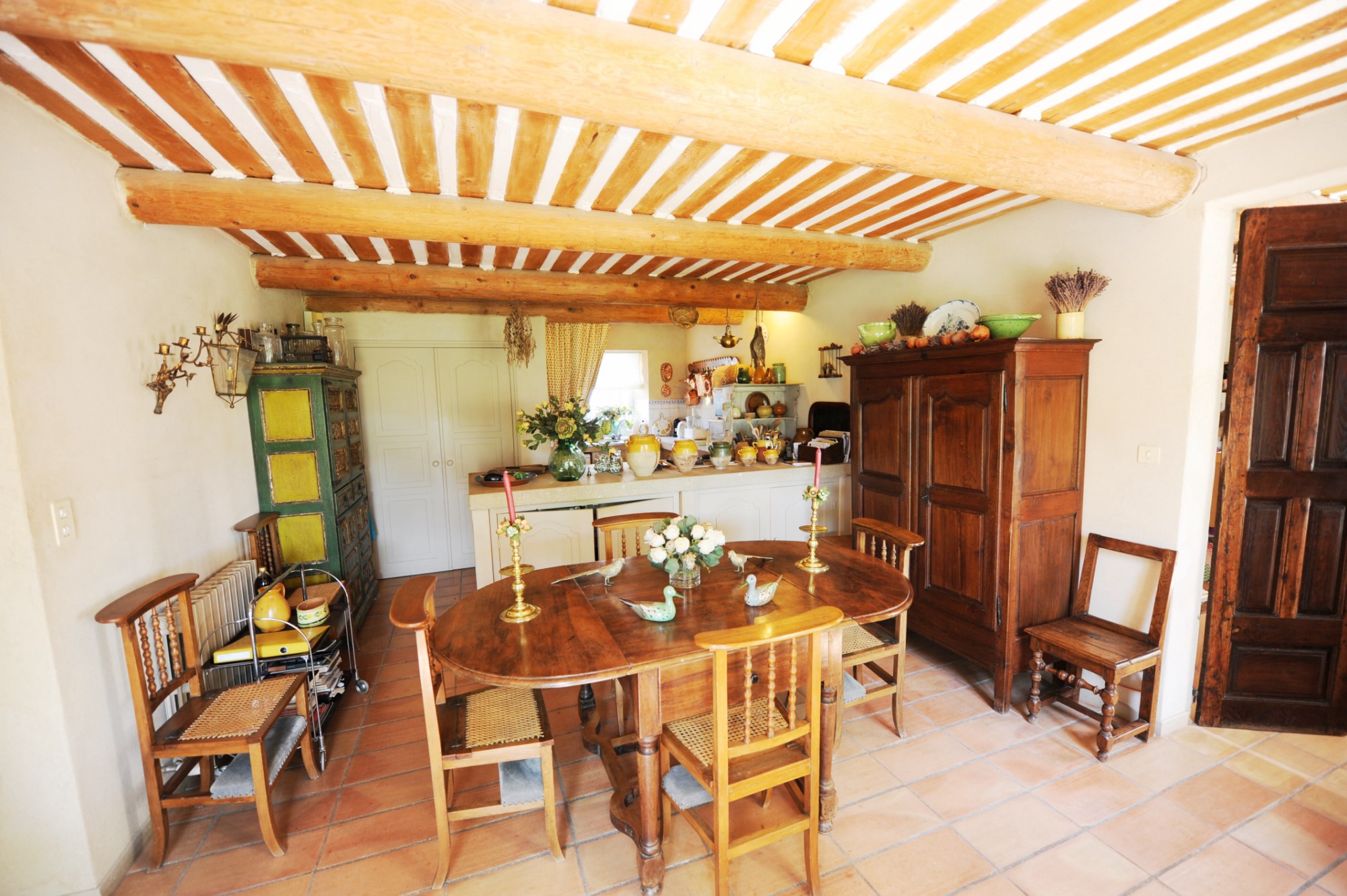 Near the village of Gordes, few minutes from all shops and services, for sale, very charming hamlet house with swimming pool and garden