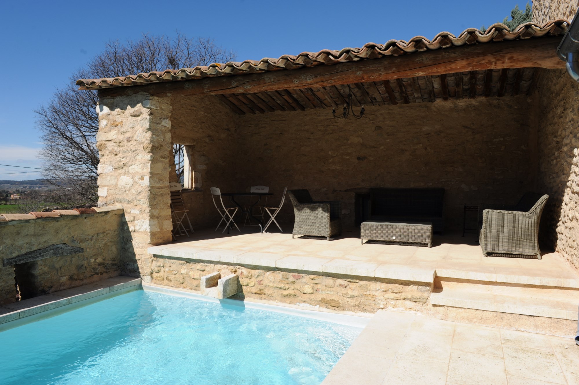 Ferme rénové avec piscine en Luberon