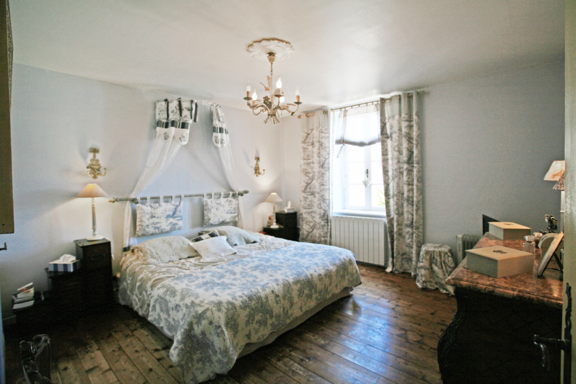 Isle sur la Sorgue, for sale, old farmhouse renovated with park and swimming pool