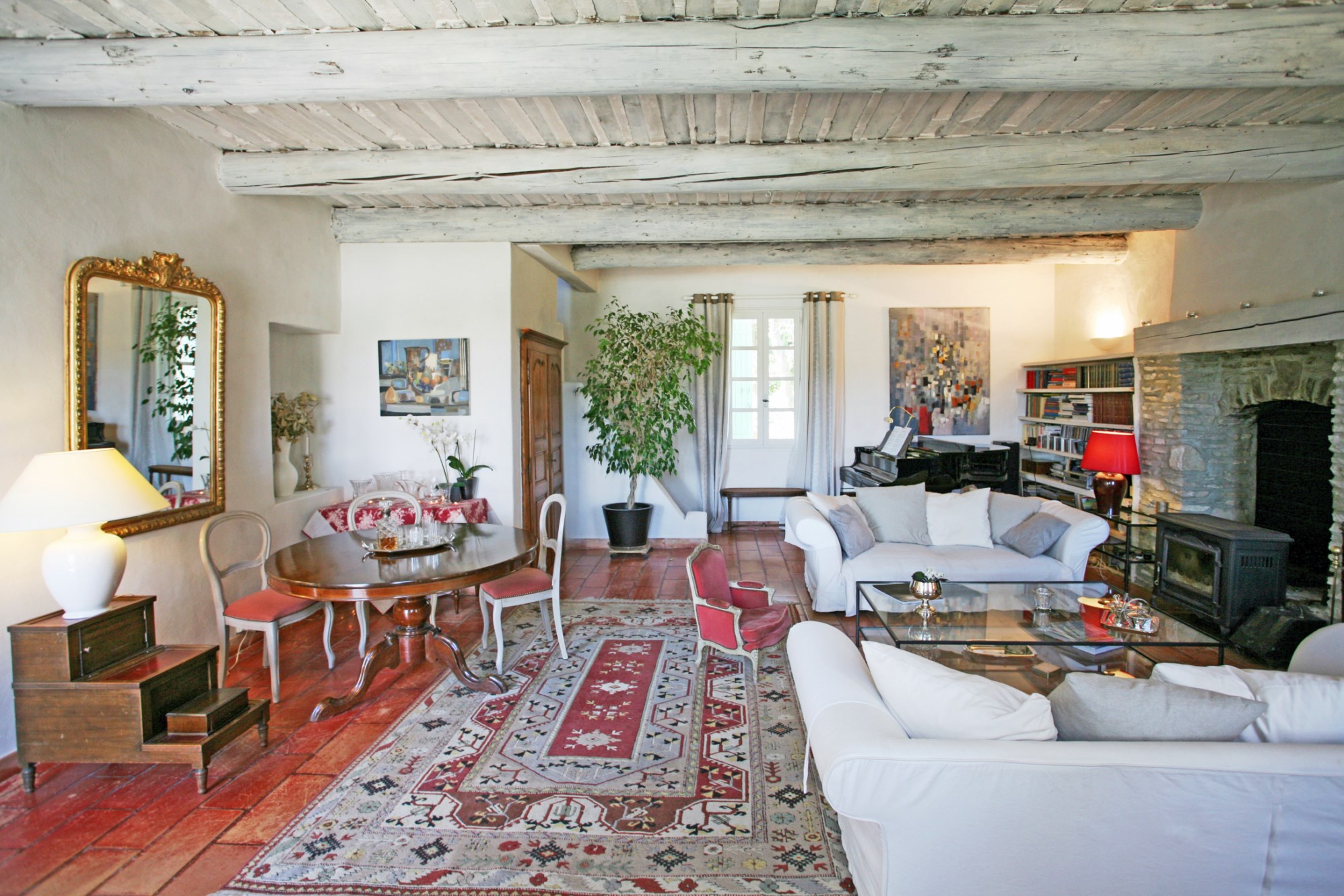 Isle sur la Sorgue, for sale, old farmhouse renovated with park and swimming pool