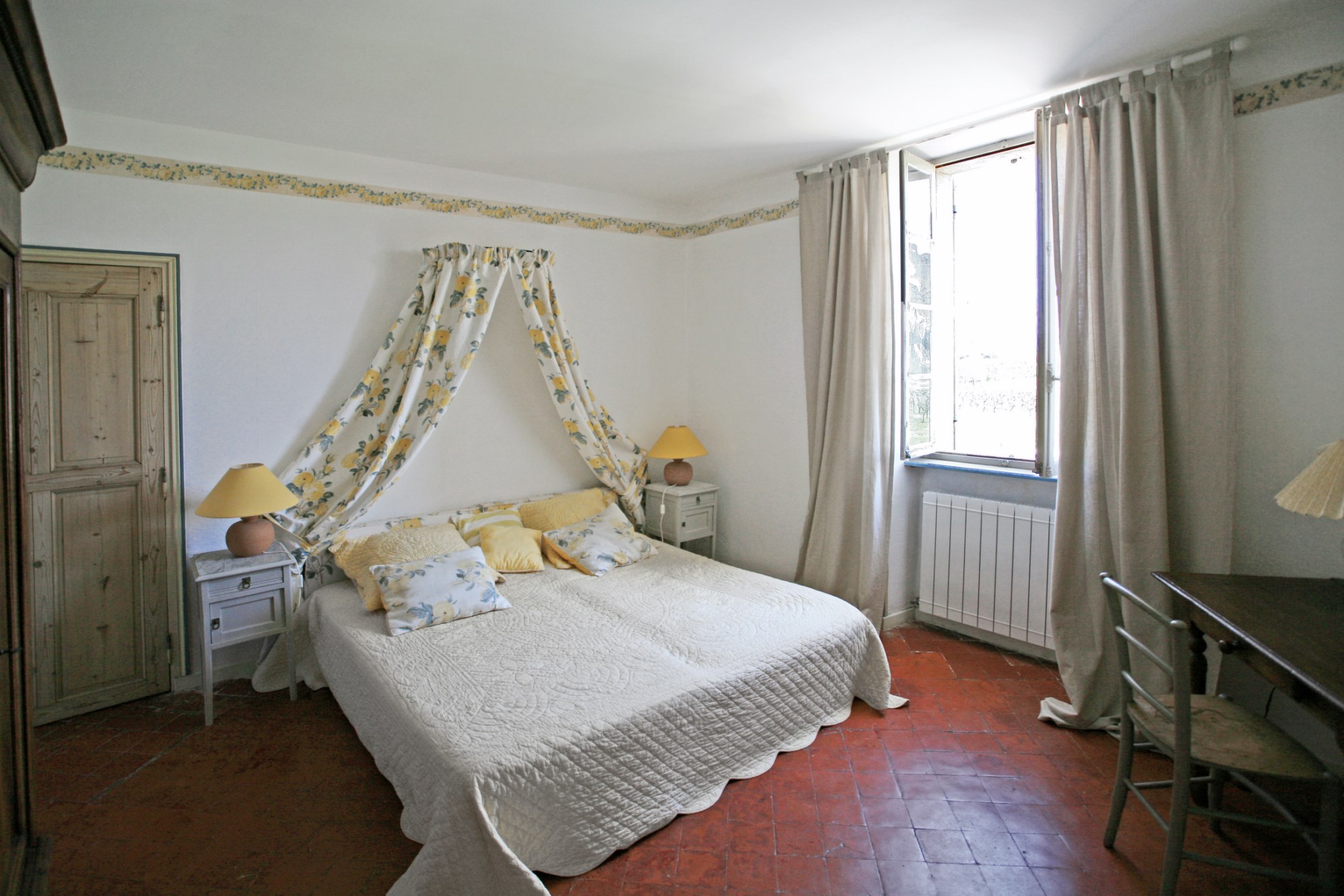 Isle sur la Sorgue, for sale, old farmhouse renovated with park and swimming pool