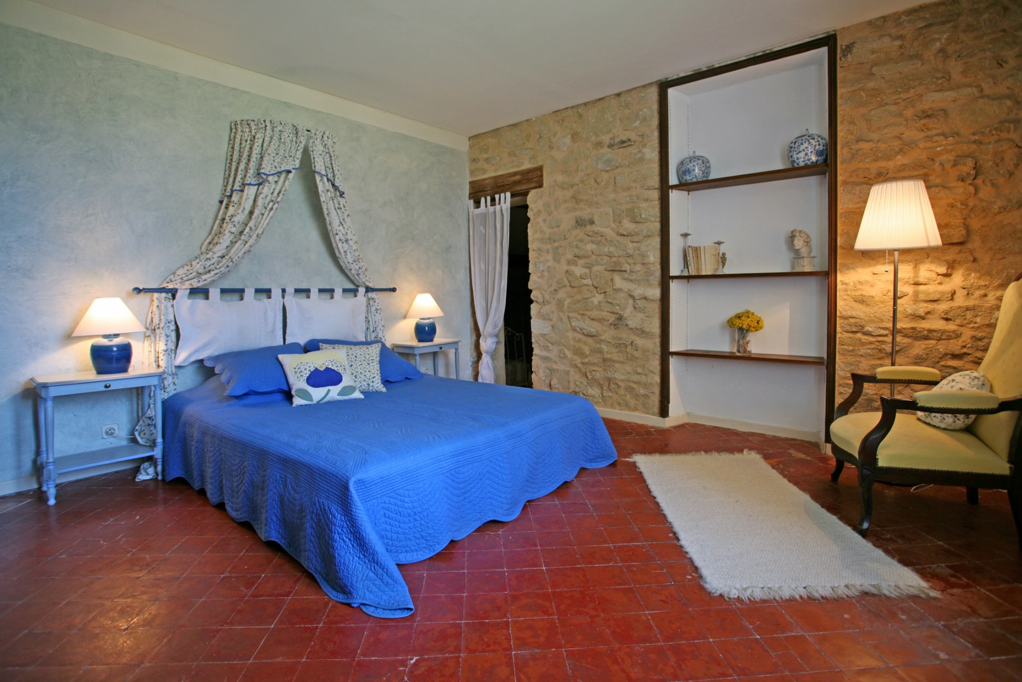 Isle sur la Sorgue, for sale, old farmhouse renovated with park and swimming pool