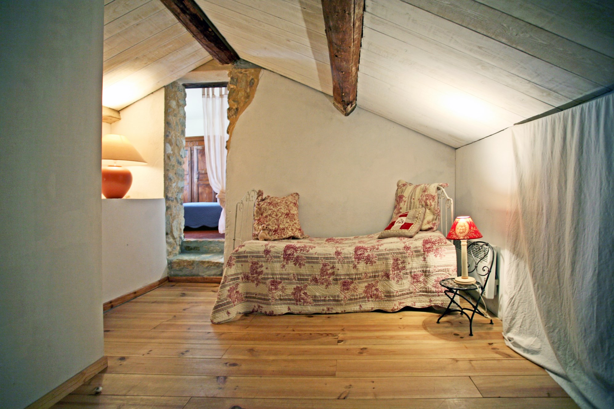 Isle sur la Sorgue, for sale, old farmhouse renovated with park and swimming pool
