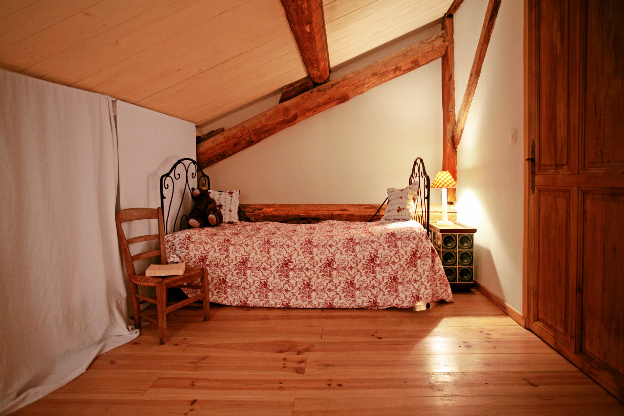 Isle sur la Sorgue, for sale, old farmhouse renovated with park and swimming pool