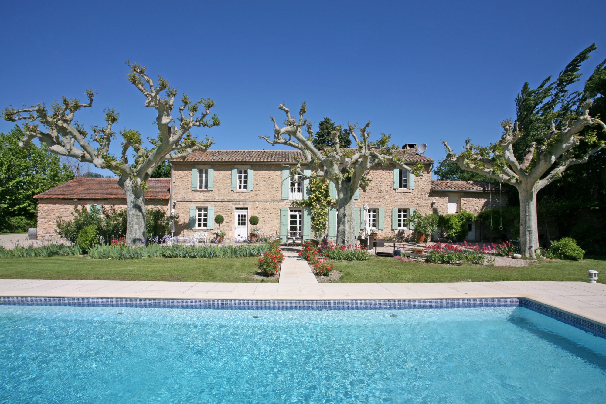 Isle sur la Sorgue, for sale, old farmhouse renovated with park and swimming pool
